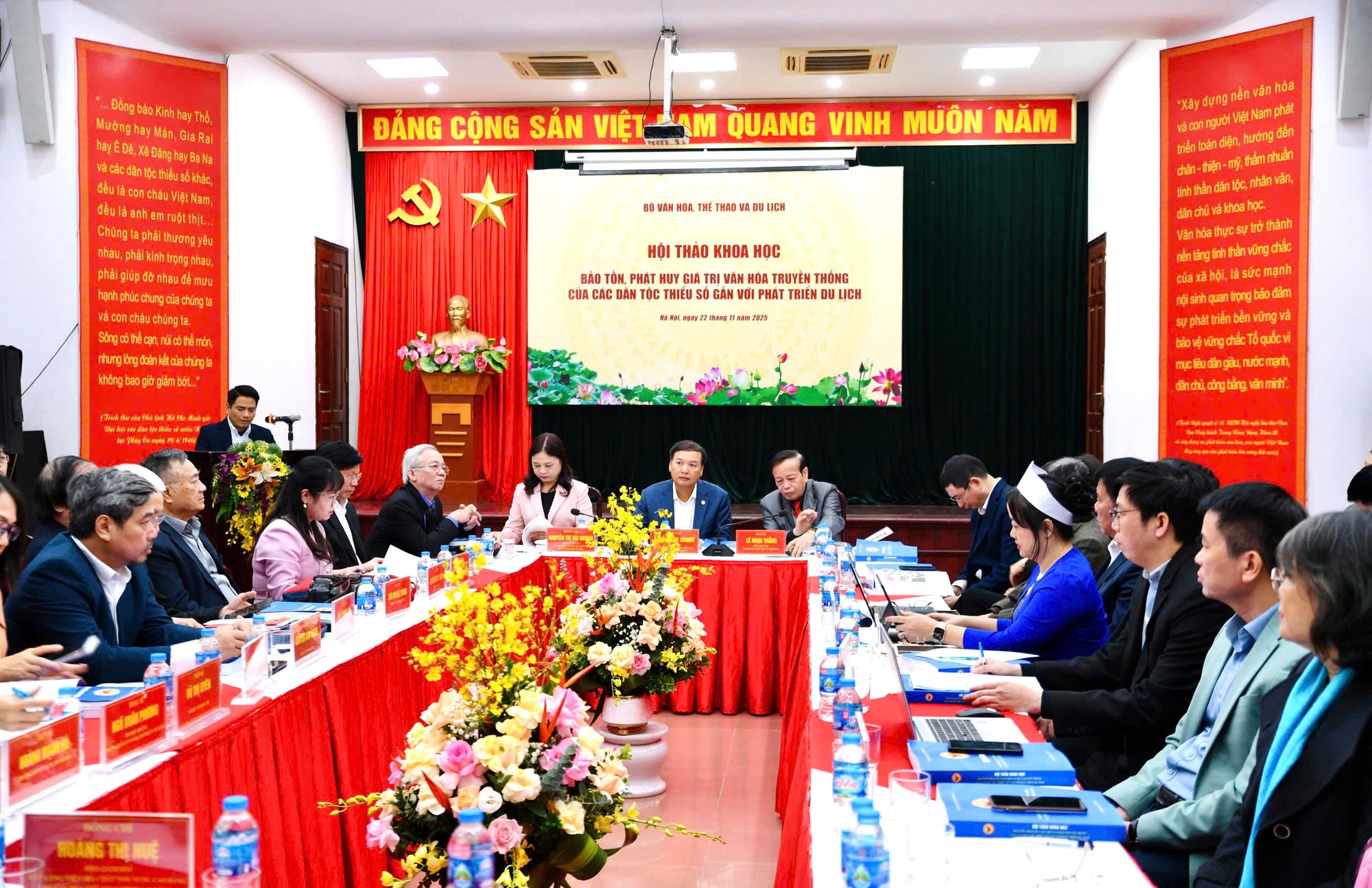 Bảo tồn, phát huy giá trị văn hóa truyền thống dân tộc gắn với phát triển du lịch- Ảnh 2.