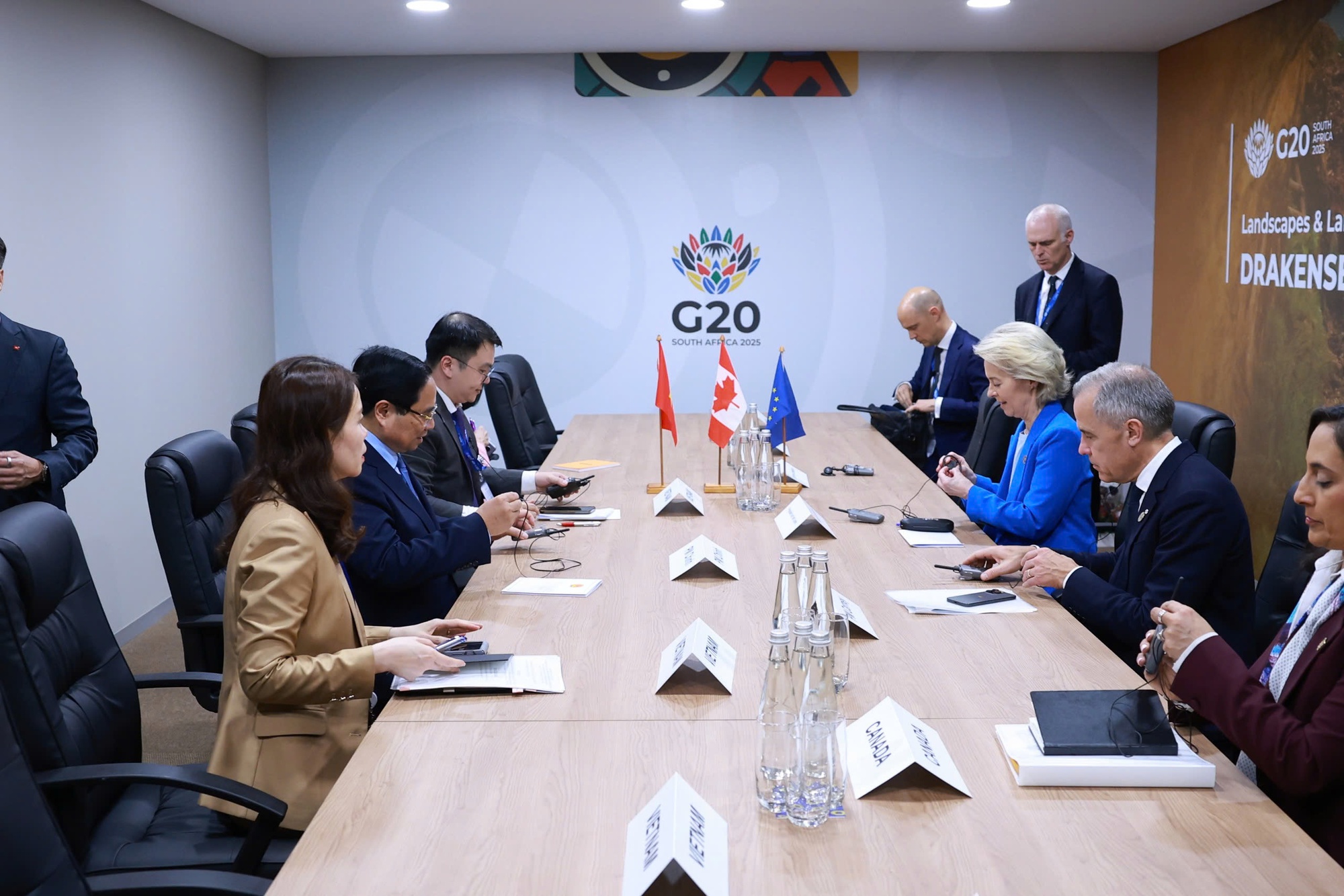 Thủ tướng Canada và Chủ tịch Ủy ban EU hoan nghênh Việt Nam làm Chủ tịch CPTPP 2026- Ảnh 2.