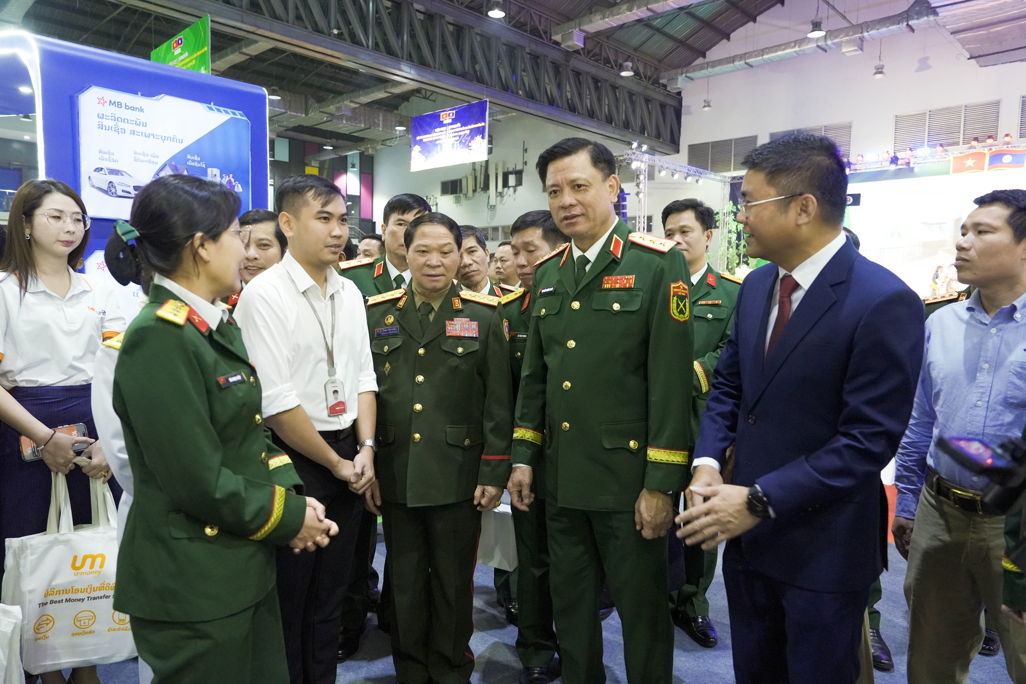 Viettel giới thiệu nhiều công nghệ tại Hội chợ kết nối giao thương Việt Nam – Lào- Ảnh 1. Viettel giới thiệu nhiều công nghệ tại Hội chợ kết nối giao thương Việt Nam – Lào- Ảnh 1.