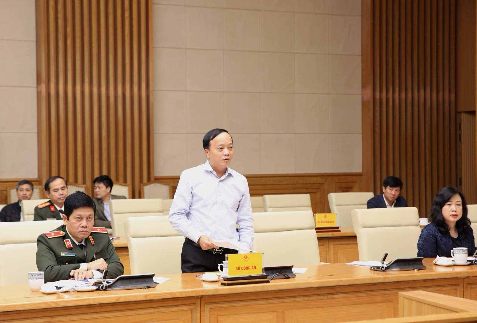 Thủ tướng: Đặt mình vào địa vị người dân để khắc phục hậu quả thiên tai nhanh nhất, hiệu quả nhất- Ảnh 4.