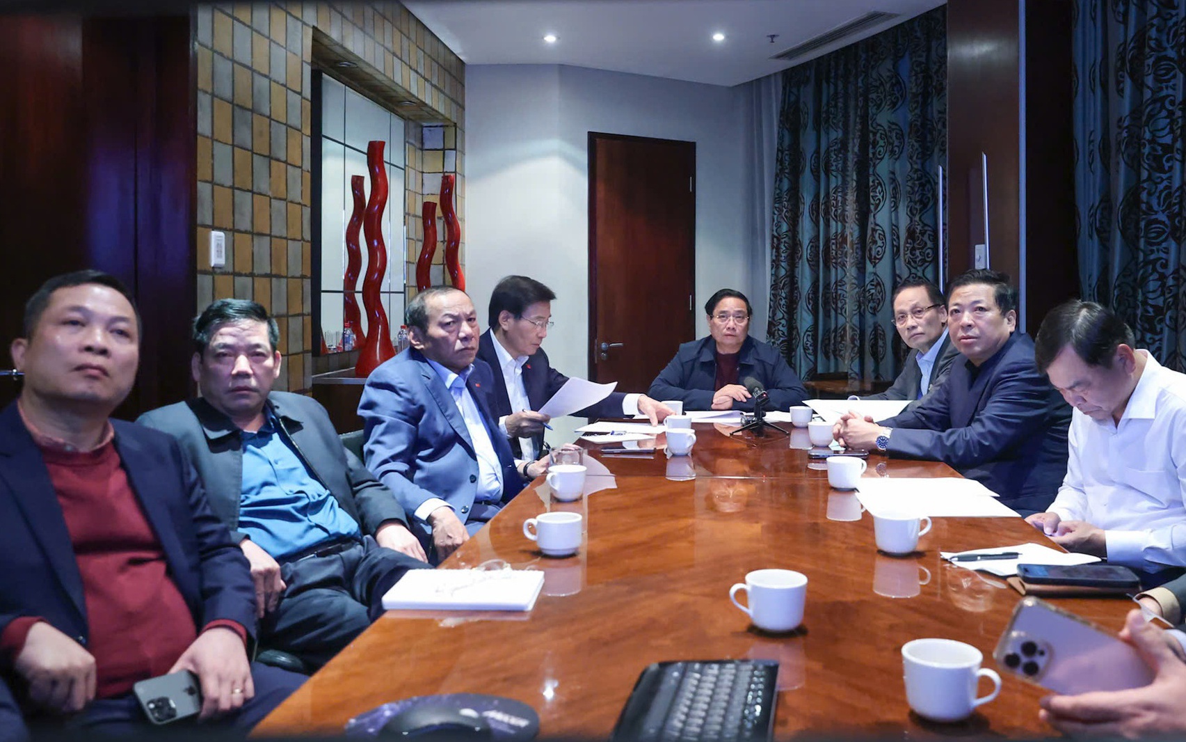 Từ Nam Phi, Thủ tướng chủ trì cuộc họp trực tuyến về ứng phó, khắc phục hậu quả mưa lũ