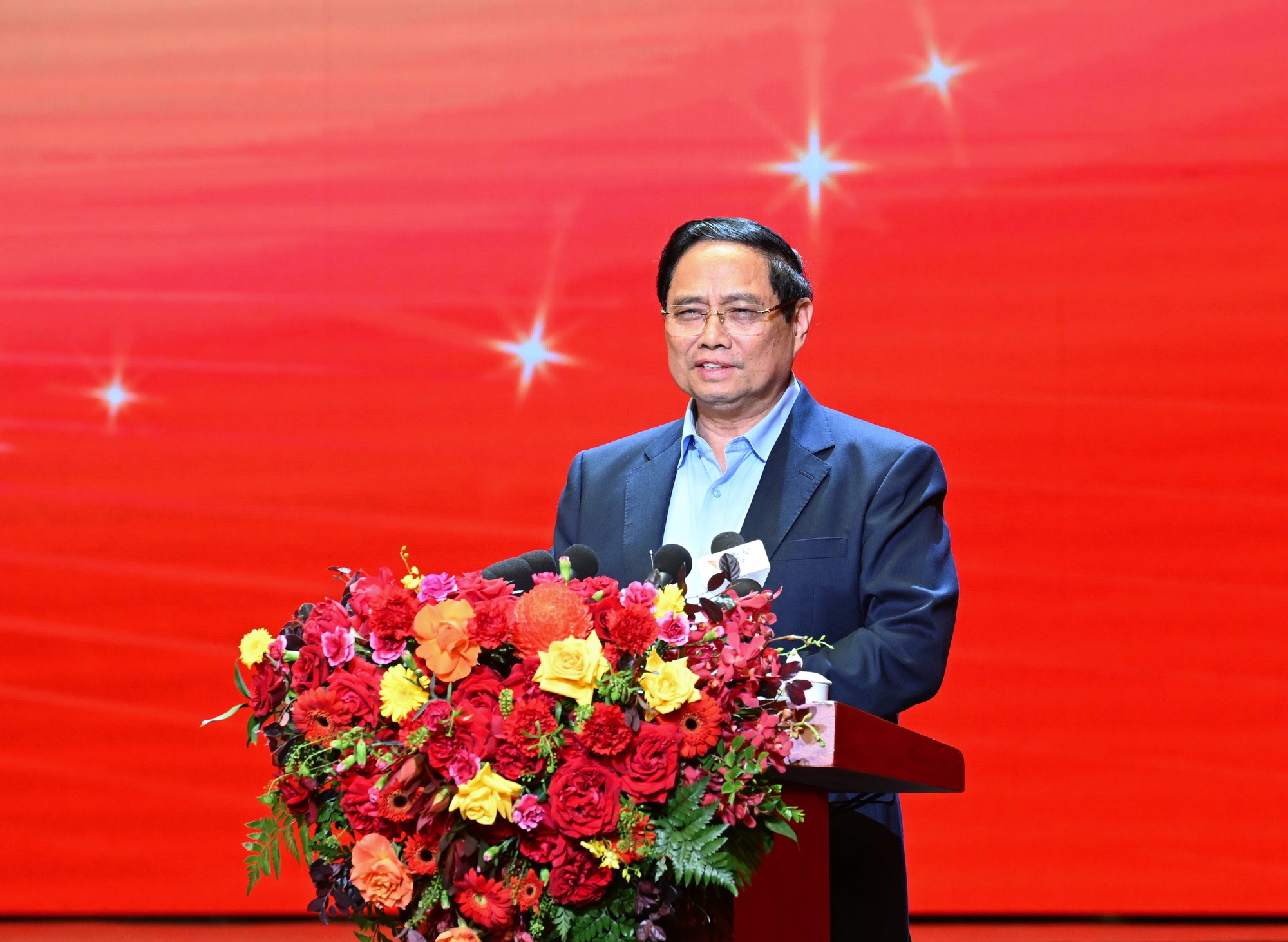 Thủ tướng: Ngành Ngân hàng cần "kiến tạo - đồng hành - chia sẻ - linh hoạt - vì dân - hiệu quả"- Ảnh 5. Thủ tướng: Ngành Ngân hàng cần "kiến tạo - đồng hành - chia sẻ - linh hoạt - vì dân - hiệu quả"- Ảnh 5.