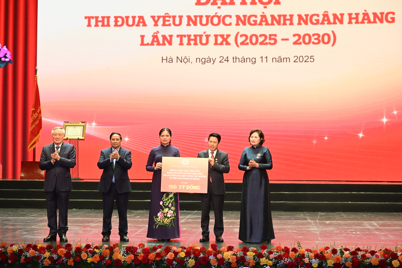 NHNN đón nhận Huân chương lao động hạng Nhất- Ảnh 4.