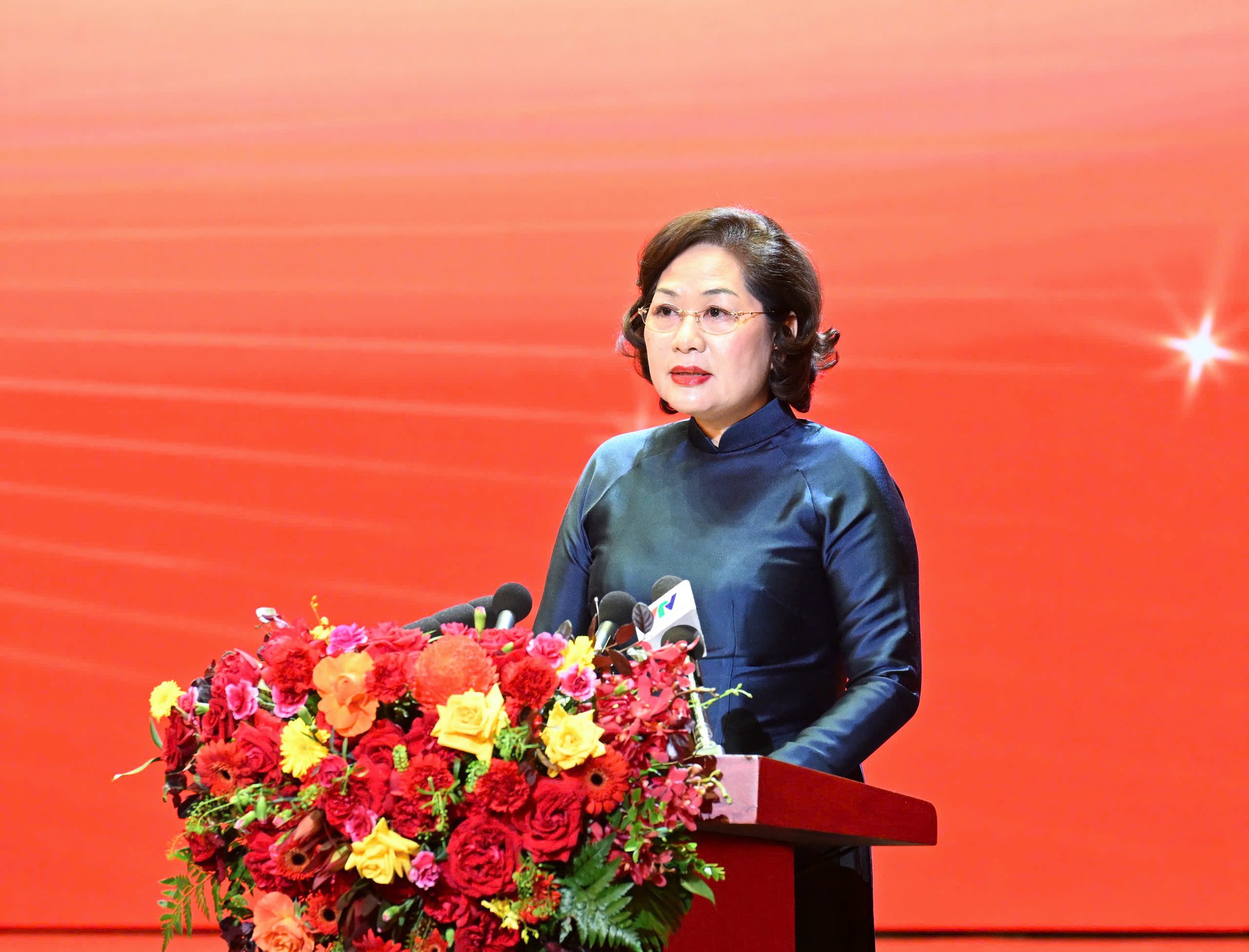 Thủ tướng: Ngành Ngân hàng cần "kiến tạo - đồng hành - chia sẻ - linh hoạt - vì dân - hiệu quả"- Ảnh 4. Thủ tướng: Ngành Ngân hàng cần "kiến tạo - đồng hành - chia sẻ - linh hoạt - vì dân - hiệu quả"- Ảnh 4.