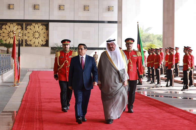 Thủ tướng Nhà nước Kuwait Sheikh Ahmad Abdullah Al-Ahmad Al Sabah chủ trì lễ đón Thủ tướng Chính phủ Phạm Minh Chính - Ảnh: VGP/Nhật Bắc