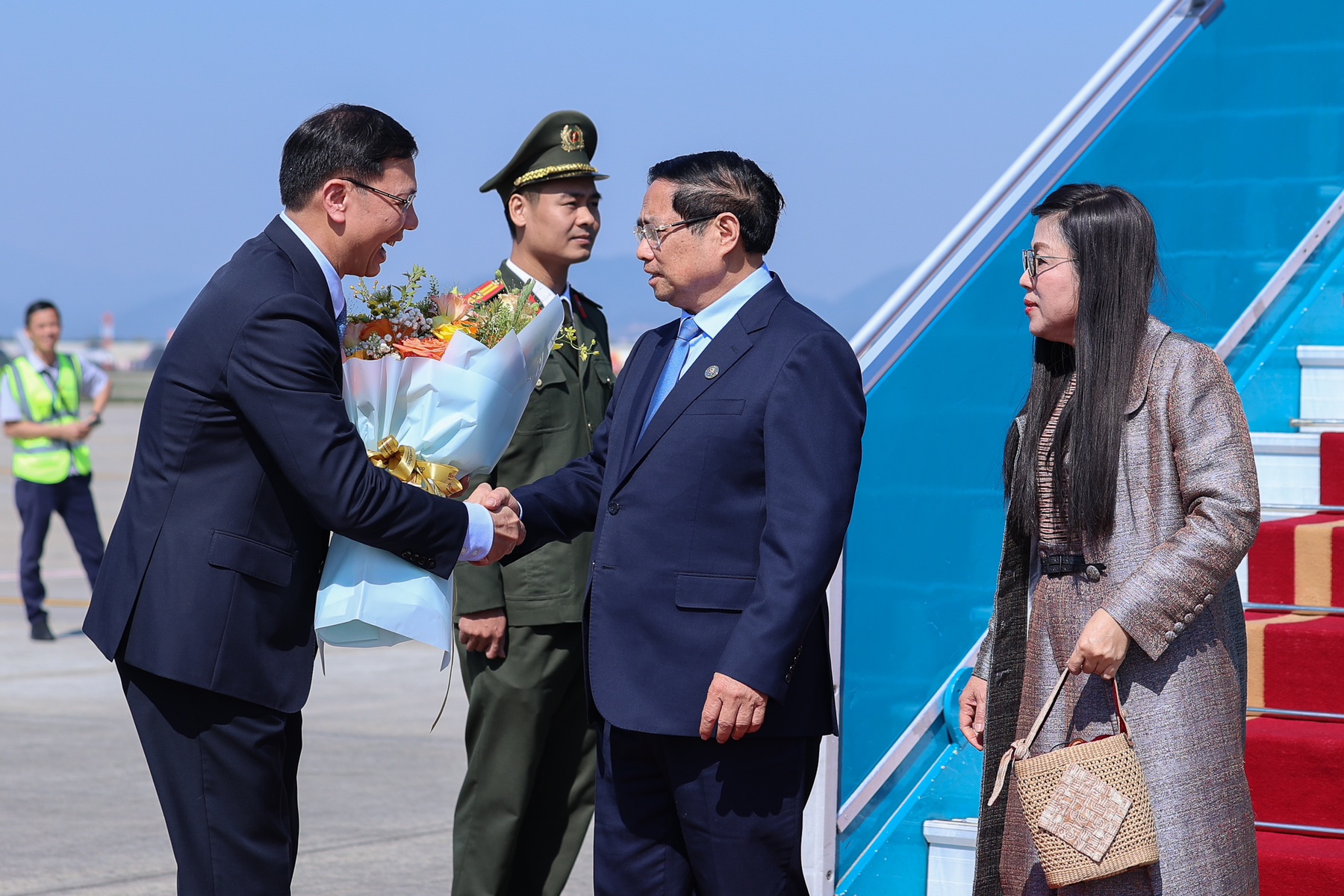 Thủ tướng Phạm Minh Chính về tới Hà Nội, kết thúc tốt đẹp chuyến công tác tới Kuwait, Algeria và Nam Phi- Ảnh 2. Thủ tướng Phạm Minh Chính về tới Hà Nội, kết thúc tốt đẹp chuyến công tác tới Kuwait, Algeria và Nam Phi- Ảnh 2.