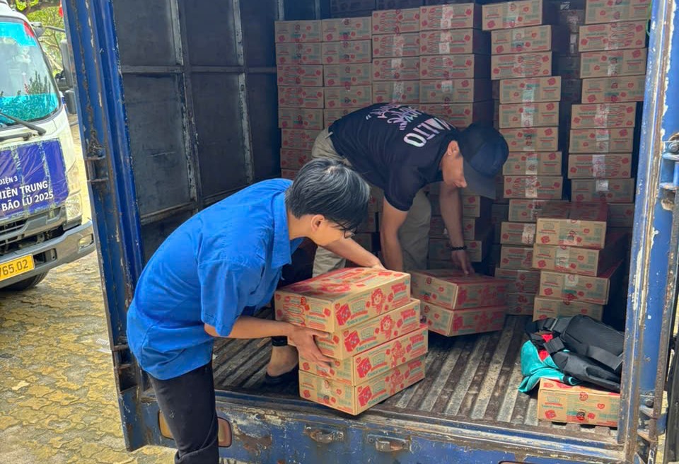 Sữa LOF Kun và những chuyến xe không ngừng nghỉ đi về phía đồng bào- Ảnh 5.