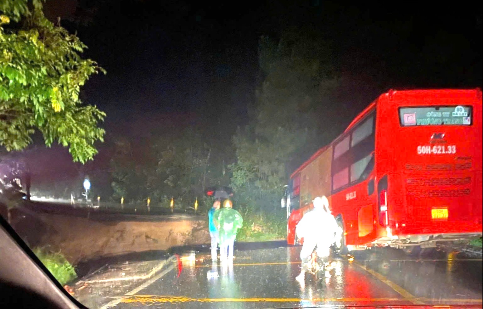 Khẩn cấp khắc phục hư hỏng đèo Mimosa- Ảnh 3. Khẩn cấp khắc phục hư hỏng đèo Mimosa- Ảnh 3.