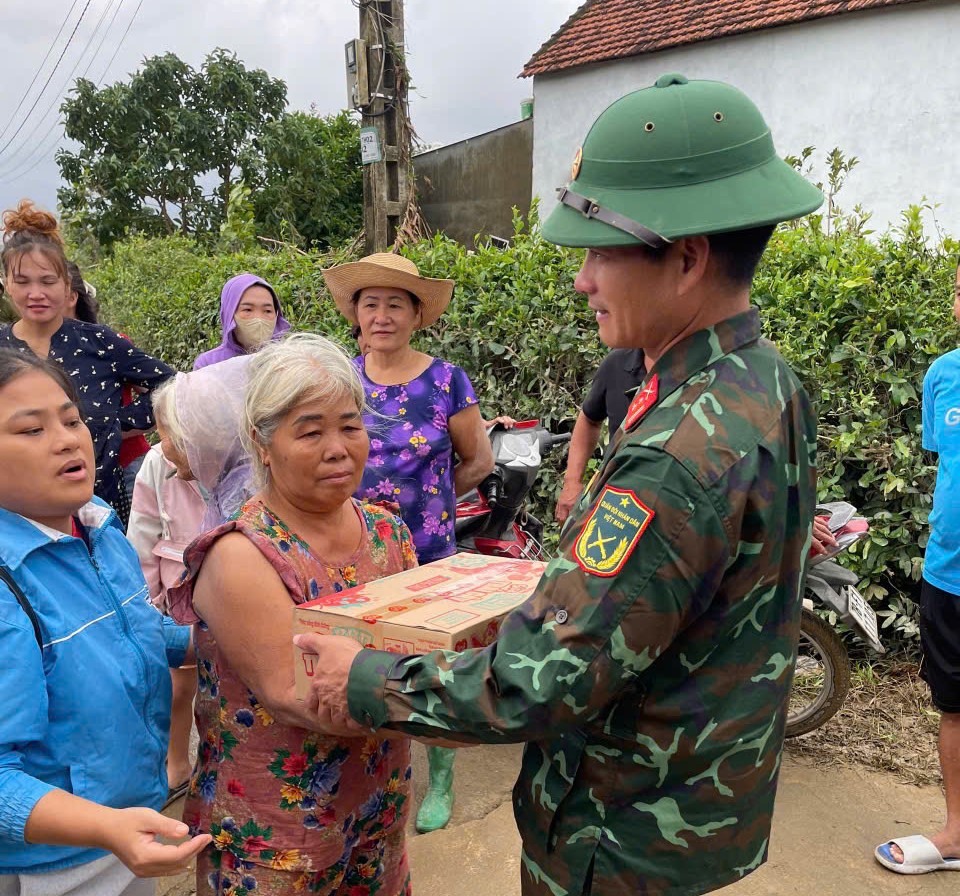 Sữa LOF Kun và những chuyến xe không ngừng nghỉ đi về phía đồng bào- Ảnh 6.
