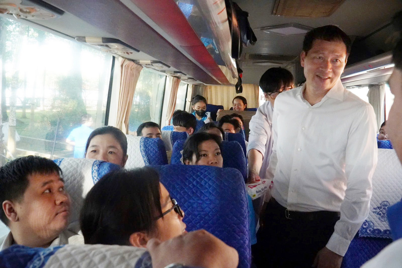 Gần 300 cán bộ, bác sĩ, tình nguyện viên tỉnh Đồng Nai lên đường hỗ trợ Đắk Lắk- Ảnh 3.