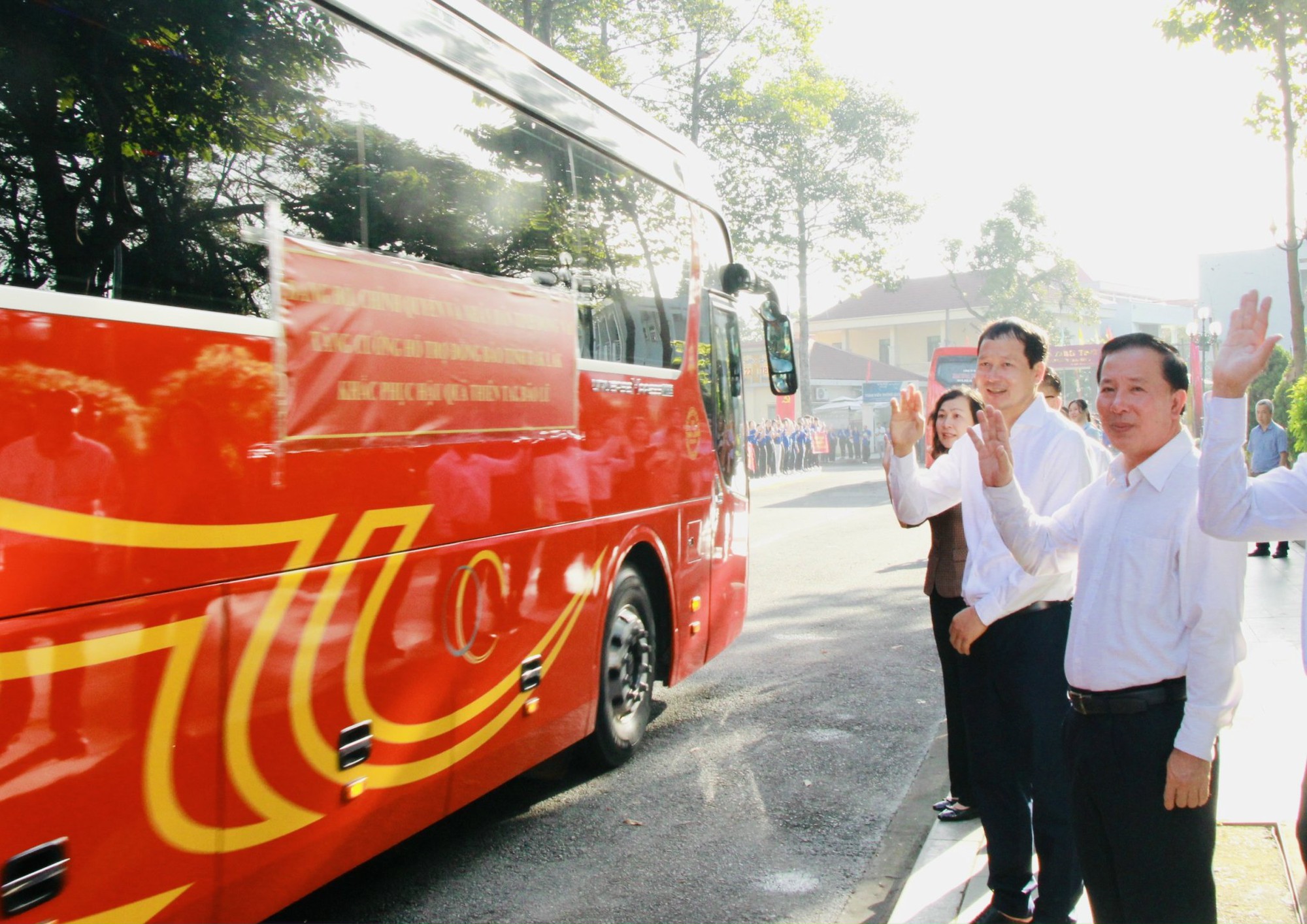 Gần 300 cán bộ, bác sĩ, tình nguyện viên tỉnh Đồng Nai lên đường hỗ trợ Đắk Lắk- Ảnh 4.