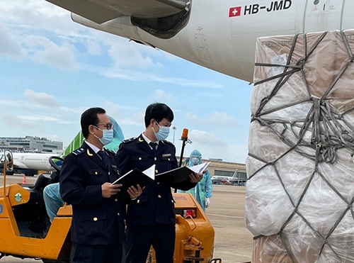 Hải quan thông quan ngay với hàng nhập khẩu phục vụ khắc phục thiên tai- Ảnh 1.