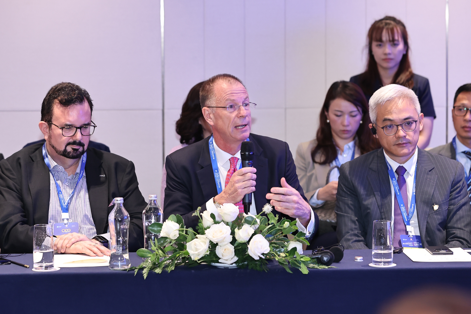 Thủ tướng: Thể chế thông thoáng, hạ tầng thông suốt, quản trị thông minh, cách làm thông dụng cho trung tâm tài chính quốc tế- Ảnh 3. Thủ tướng: Thể chế thông thoáng, hạ tầng thông suốt, quản trị thông minh, cách làm thông dụng cho trung tâm tài chính quốc tế- Ảnh 3.