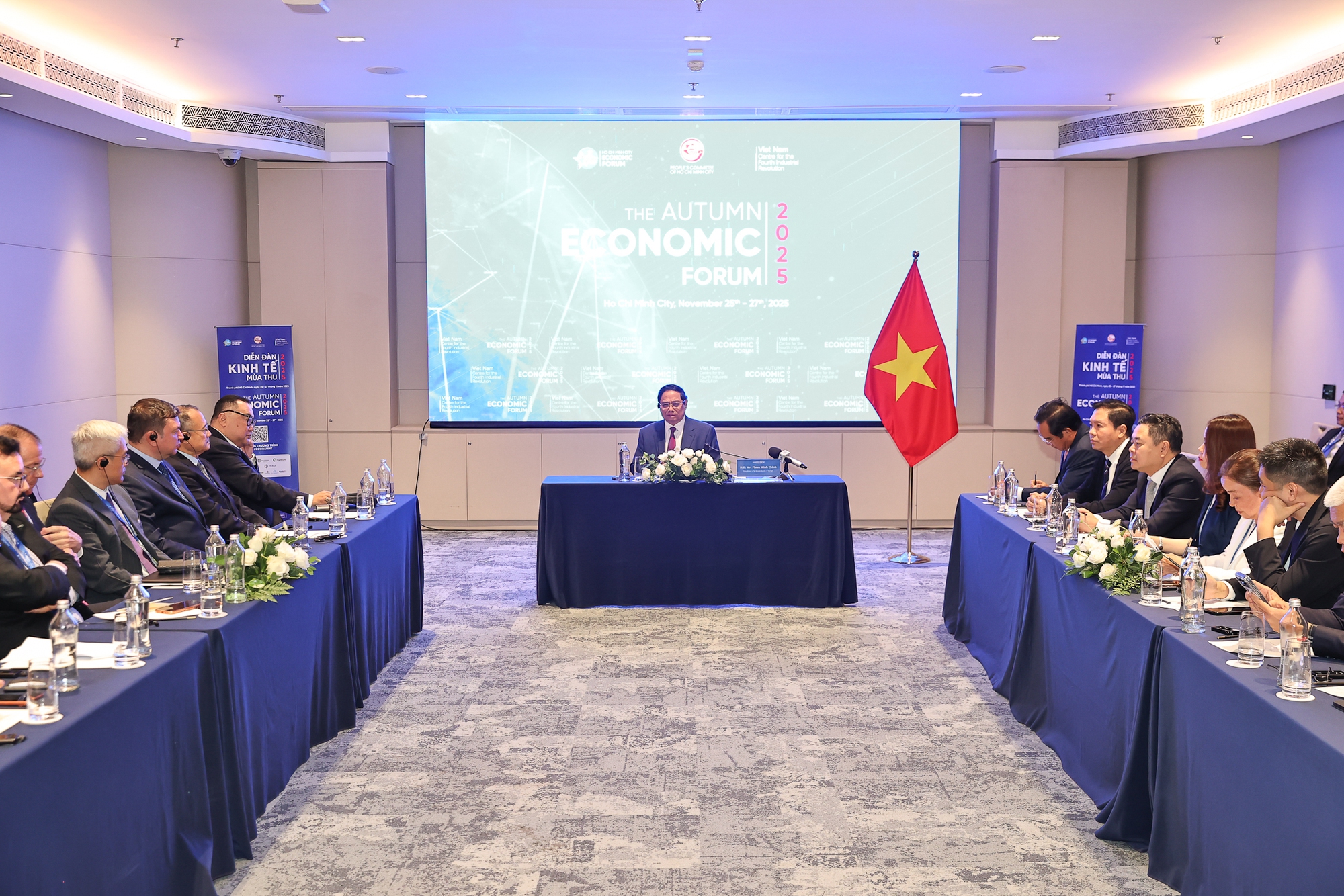 Thủ tướng: Thể chế thông thoáng, hạ tầng thông suốt, quản trị thông minh, cách làm thông dụng cho trung tâm tài chính quốc tế- Ảnh 1. Thủ tướng: Thể chế thông thoáng, hạ tầng thông suốt, quản trị thông minh, cách làm thông dụng cho trung tâm tài chính quốc tế- Ảnh 1.