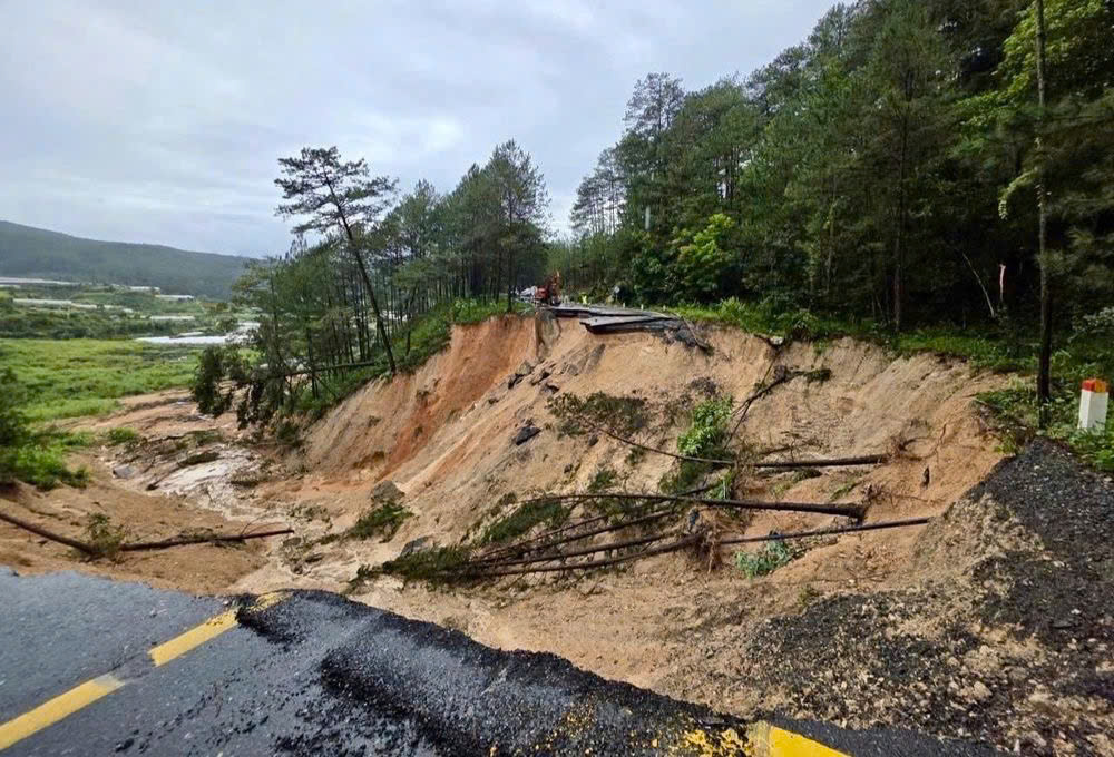 Khẩn cấp khắc phục hư hỏng đèo Mimosa- Ảnh 2. Khẩn cấp khắc phục hư hỏng đèo Mimosa- Ảnh 2.