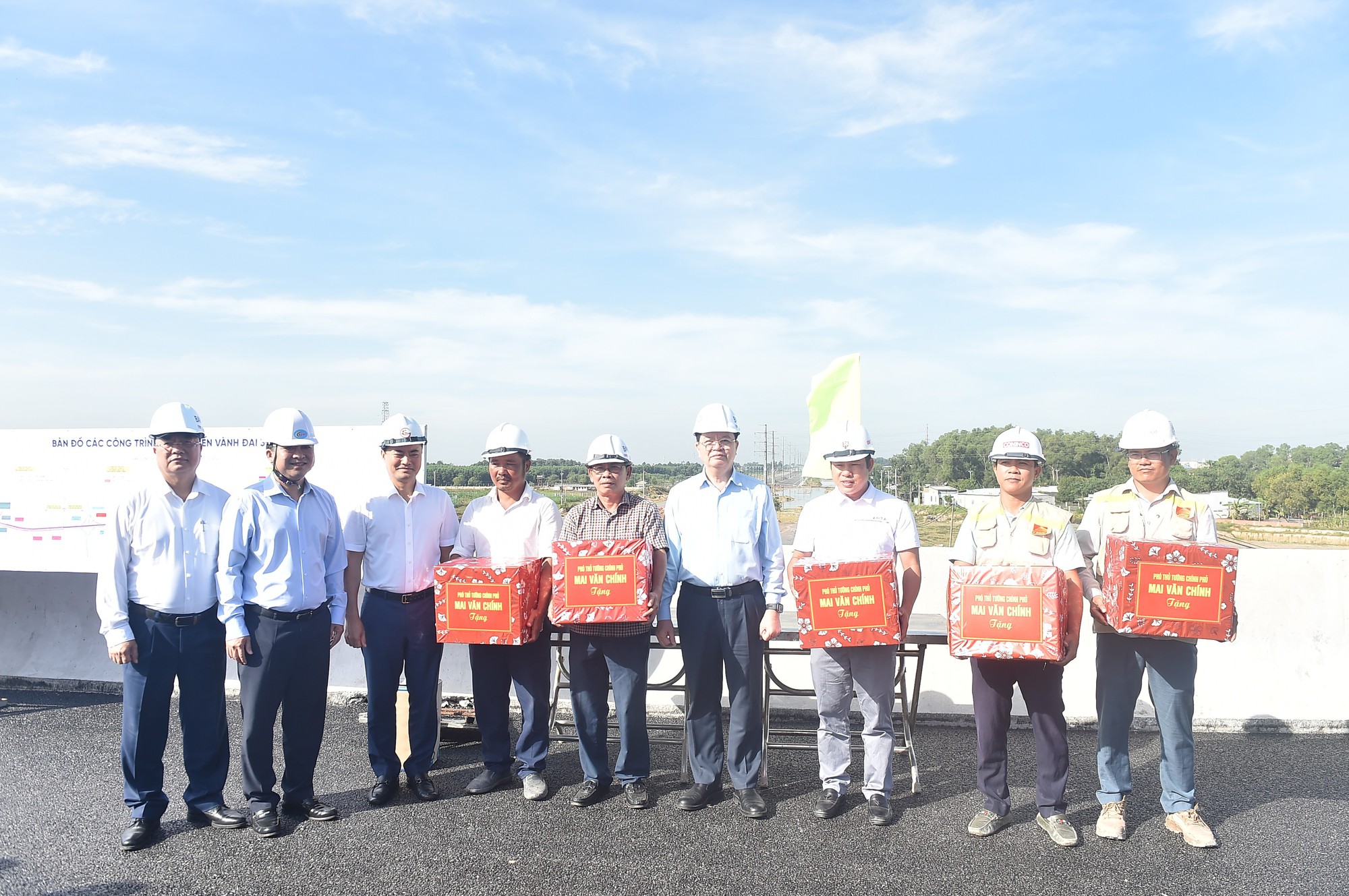 Phó Thủ tướng Mai Văn Chính kiểm tra thực địa dự án đường Vành đai 3 TPHCM- Ảnh 2. Phó Thủ tướng Mai Văn Chính kiểm tra thực địa dự án đường Vành đai 3 TPHCM- Ảnh 2.