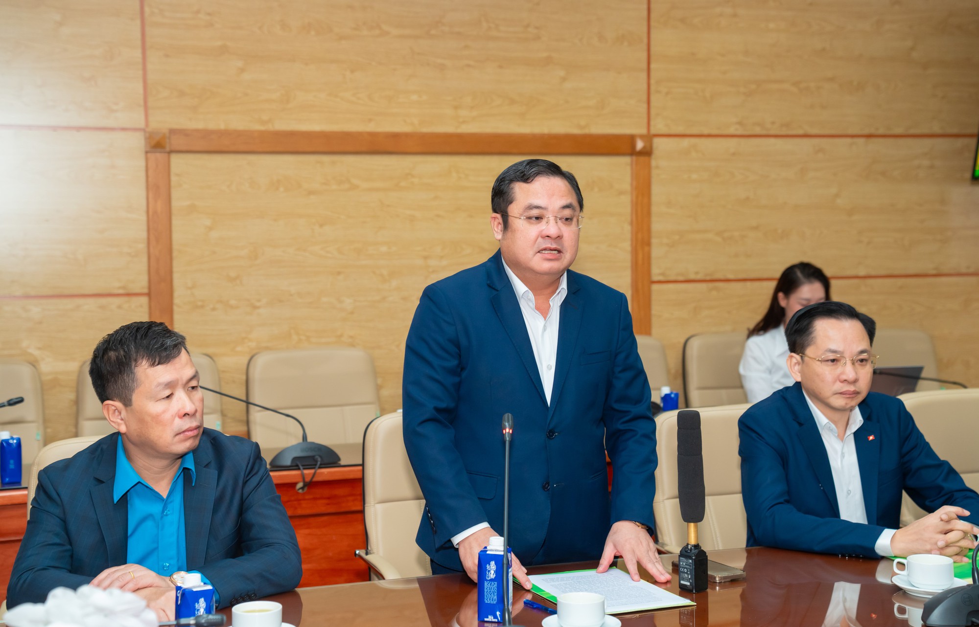 Vinachem cam kết tài trợ toàn bộ hóa chất khử khuẩn và xử lý nguồn nước sau mưa lũ cho các tỉnh miền Trung, Tây Nguyên- Ảnh 1.