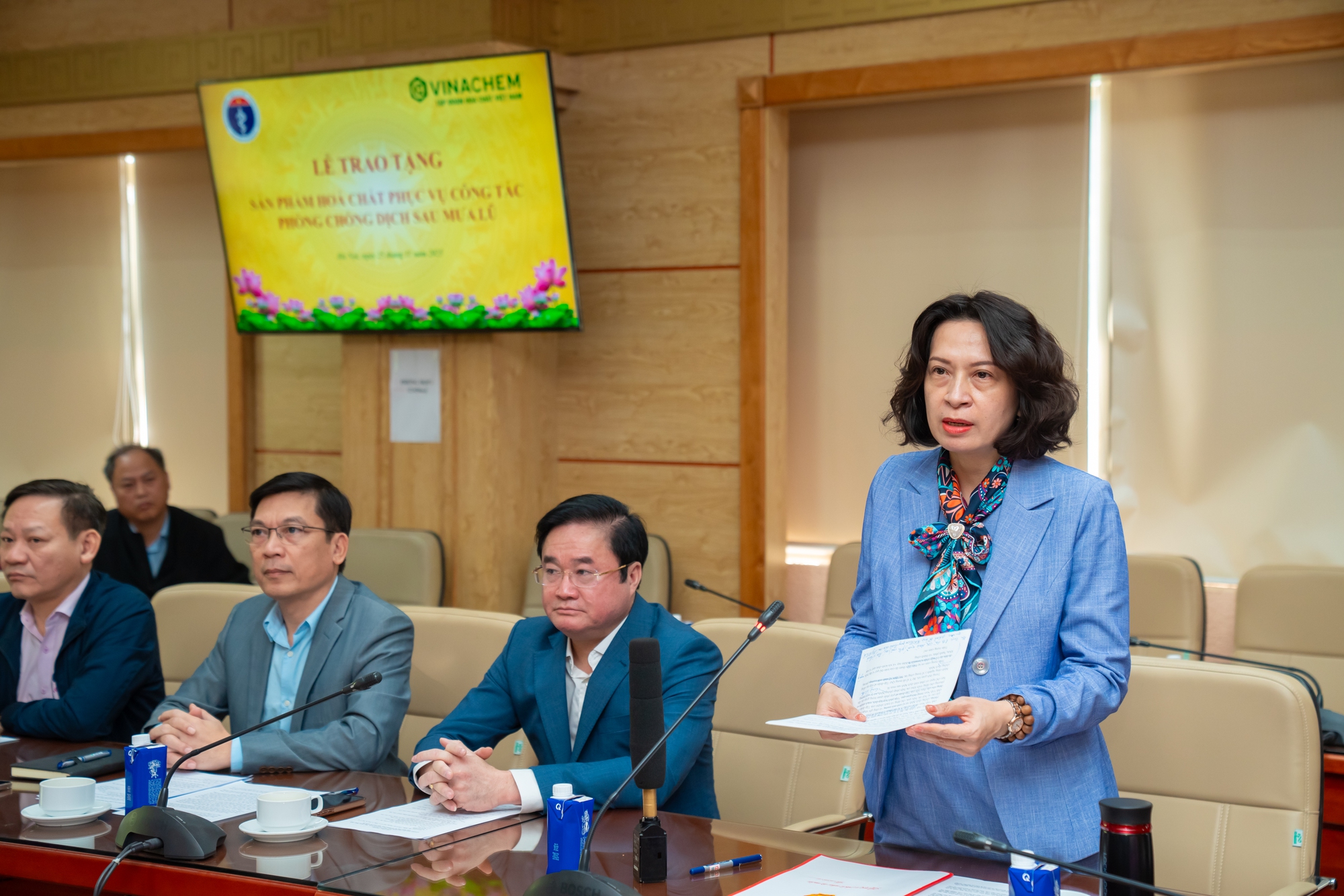 Vinachem cam kết tài trợ toàn bộ hóa chất khử khuẩn và xử lý nguồn nước sau mưa lũ cho các tỉnh miền Trung, Tây Nguyên- Ảnh 2. Vinachem cam kết tài trợ toàn bộ hóa chất khử khuẩn và xử lý nguồn nước sau mưa lũ cho các tỉnh miền Trung, Tây Nguyên- Ảnh 2.