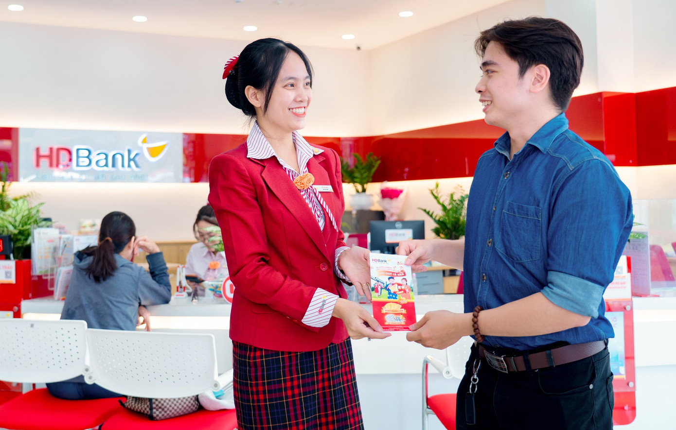 HDBank khẳng định lợi thế ngân hàng đa năng, gia tăng trải nghiệm khách hàng- Ảnh 2.