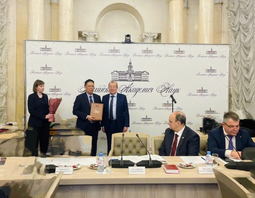 GS.VS. Châu Văn Minh nhận danh hiệu Viện sĩ Viện Hàn lâm Khoa học Nga- Ảnh 1.