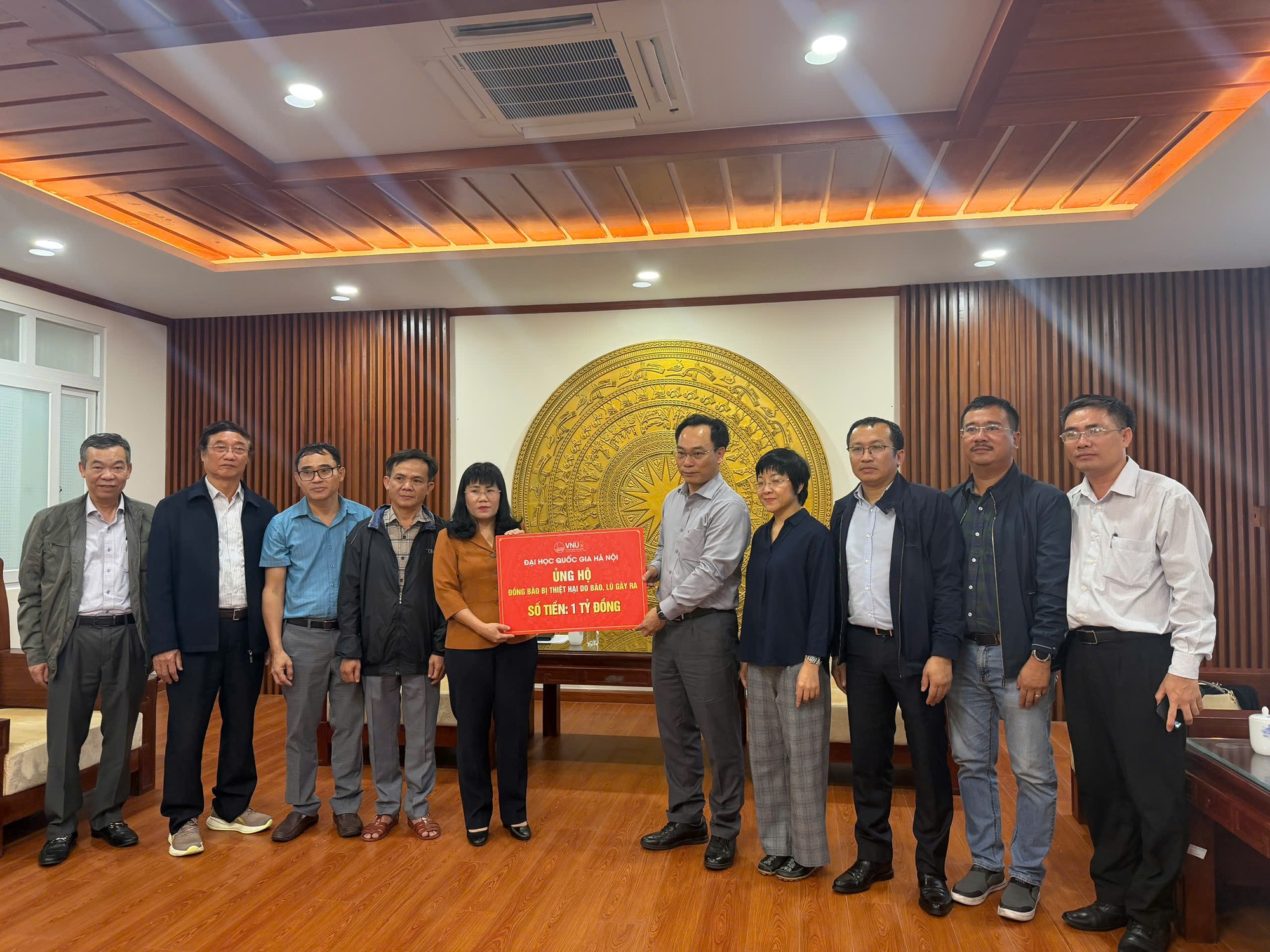 ĐHQGHN khảo sát thiệt hại, hỗ trợ người dân vùng lũ Đắk Lắk- Ảnh 1.