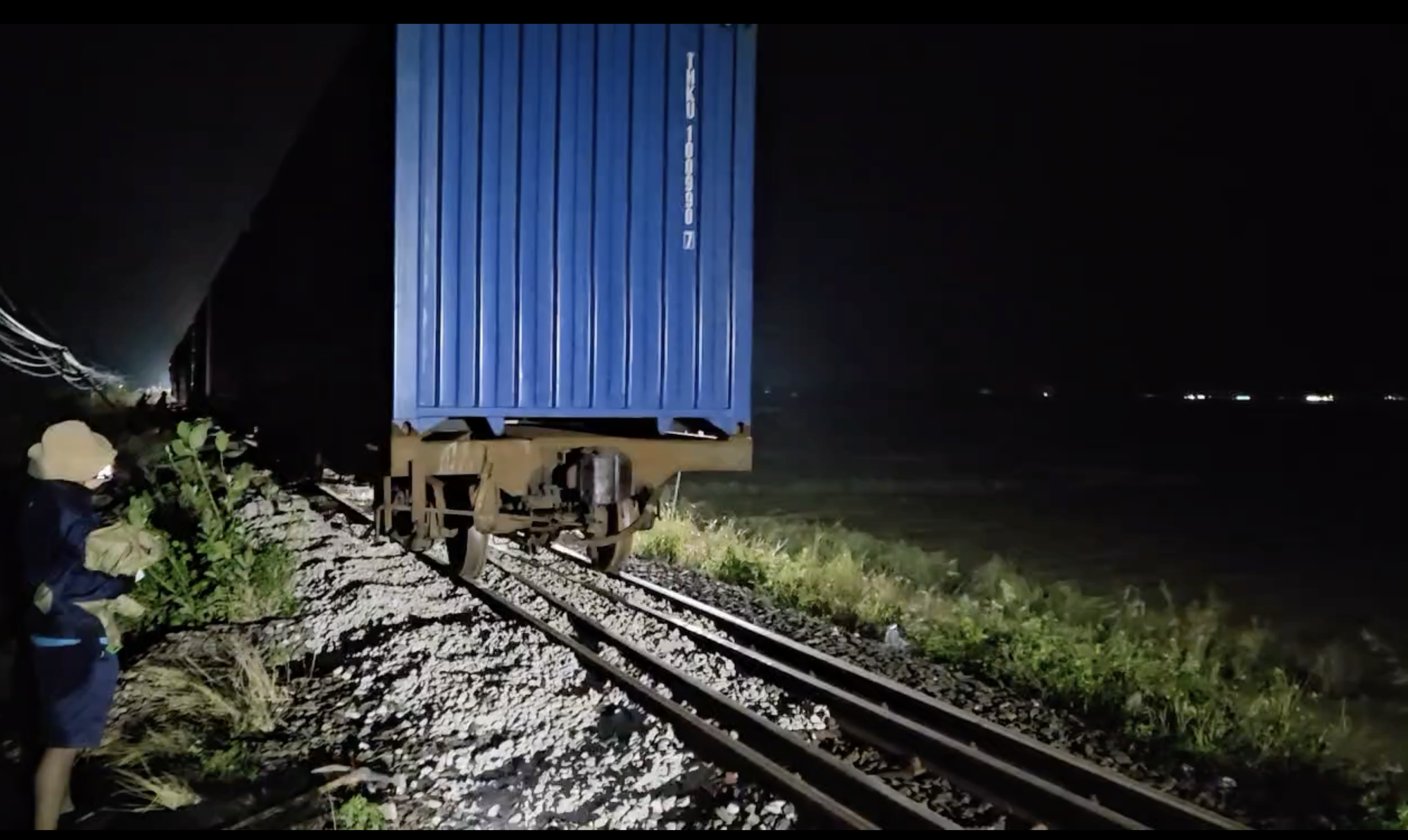 Khôi phục lưu thông toàn tuyến đường sắt Bắc-Nam- Ảnh 1.