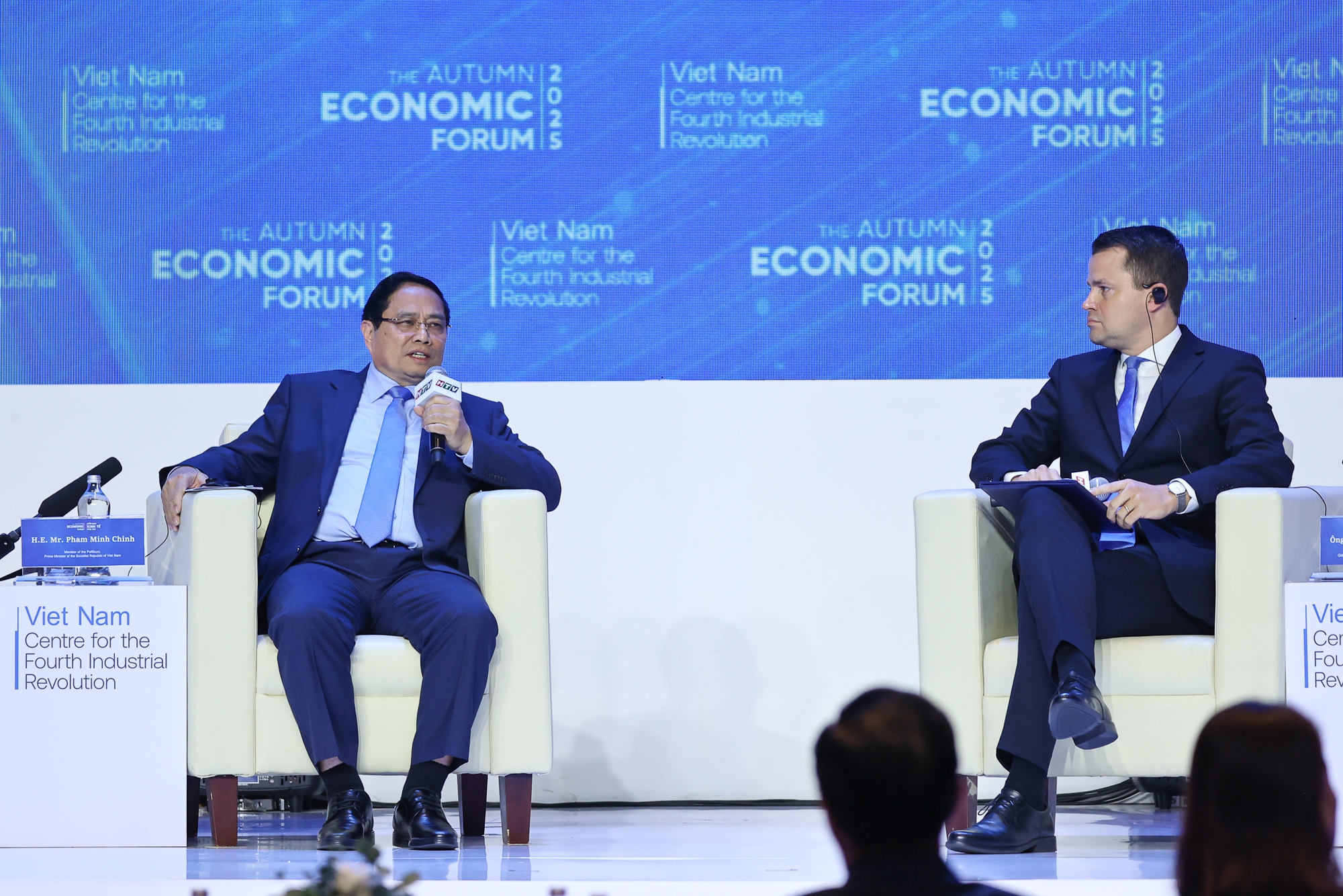 Thủ tướng chia sẻ về những yếu tố định hình Việt Nam trong kỷ nguyên vươn mình- Ảnh 3.