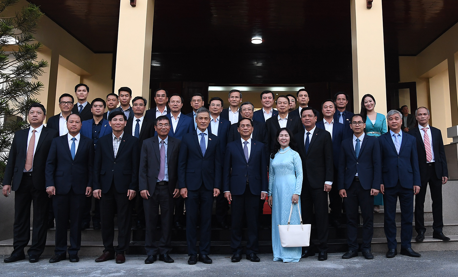 Phó Thủ tướng Bùi Thanh Sơn thăm Đại sứ quán, cộng đồng người Việt tại Campuchia- Ảnh 4.