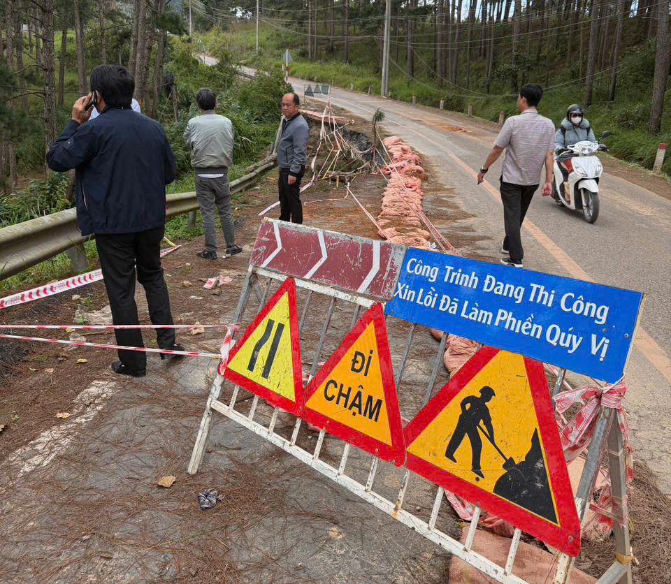 Chi viện 12.000 rọ thép, tổng lực thông đường sau sạt lở- Ảnh 2.