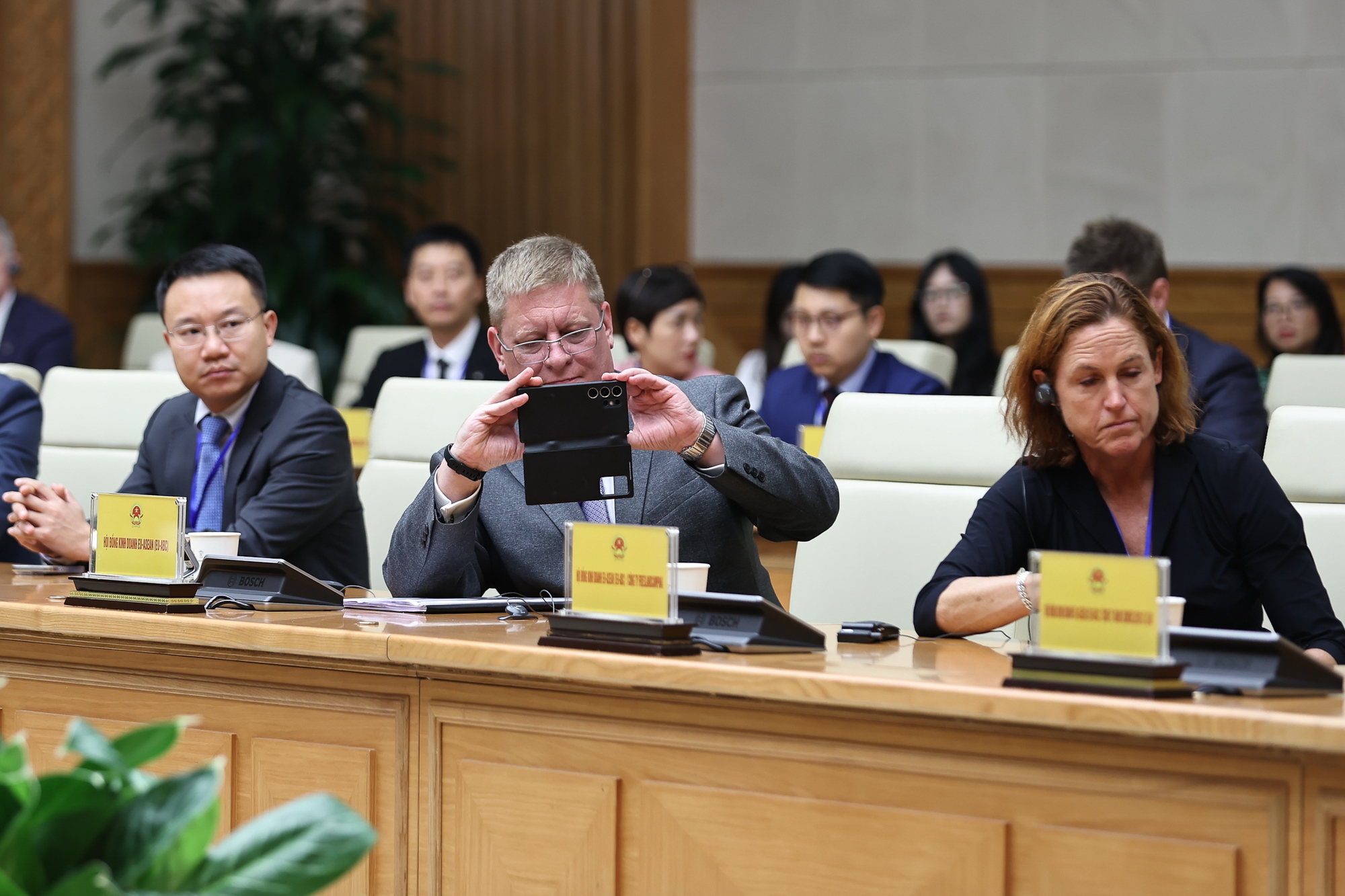 Chủ tịch Hội đồng Kinh doanh EU - ASEAN: Việt Nam tăng cường vị thế điểm đến đầu tư hàng đầu- Ảnh 9. Chủ tịch Hội đồng Kinh doanh EU - ASEAN: Việt Nam tăng cường vị thế điểm đến đầu tư hàng đầu- Ảnh 9.