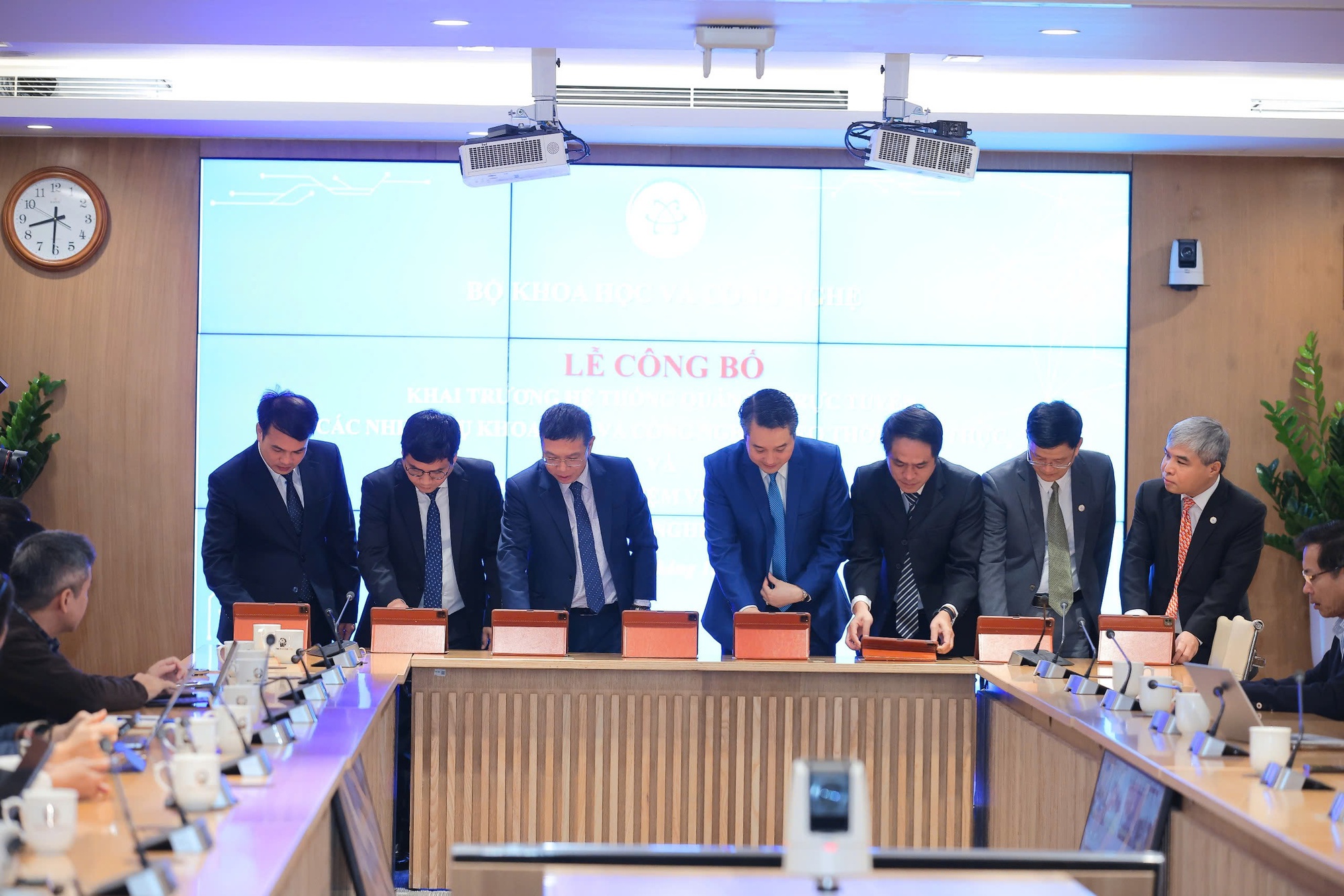 Vận hành hệ thống quản lý trực tuyến các nhiệm vụ KHCN theo thời gian thực- Ảnh 2. Vận hành hệ thống quản lý trực tuyến các nhiệm vụ KHCN theo thời gian thực- Ảnh 2.