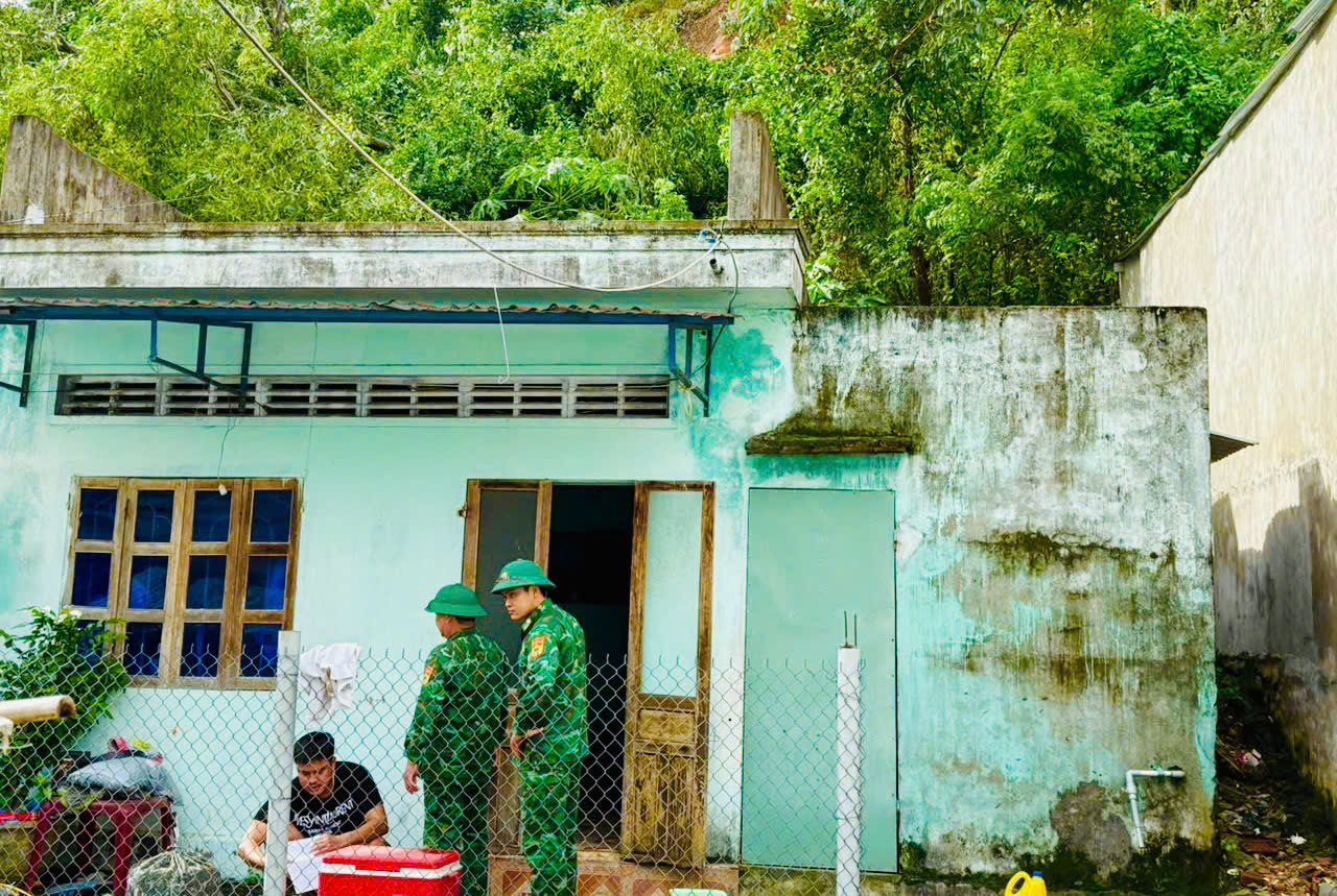 Ứng phó bão số 15: Đắk Lắk rà soát, sơ tán người dân trên các tàu, lồng bè- Ảnh 3. Ứng phó bão số 15: Đắk Lắk rà soát, sơ tán người dân trên các tàu, lồng bè- Ảnh 3.