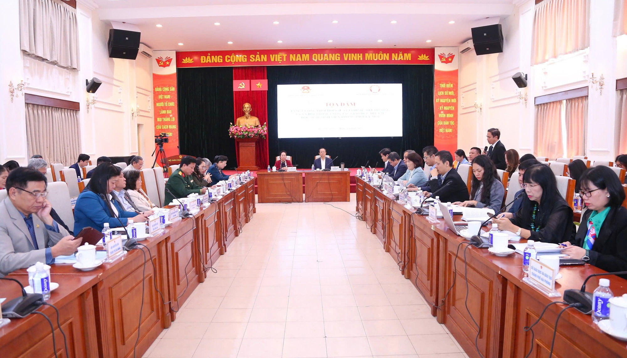 Gia đình - Nhà trường - Xã hội: Cùng đồng hành để giáo dục trẻ em hiệu quả- Ảnh 1.