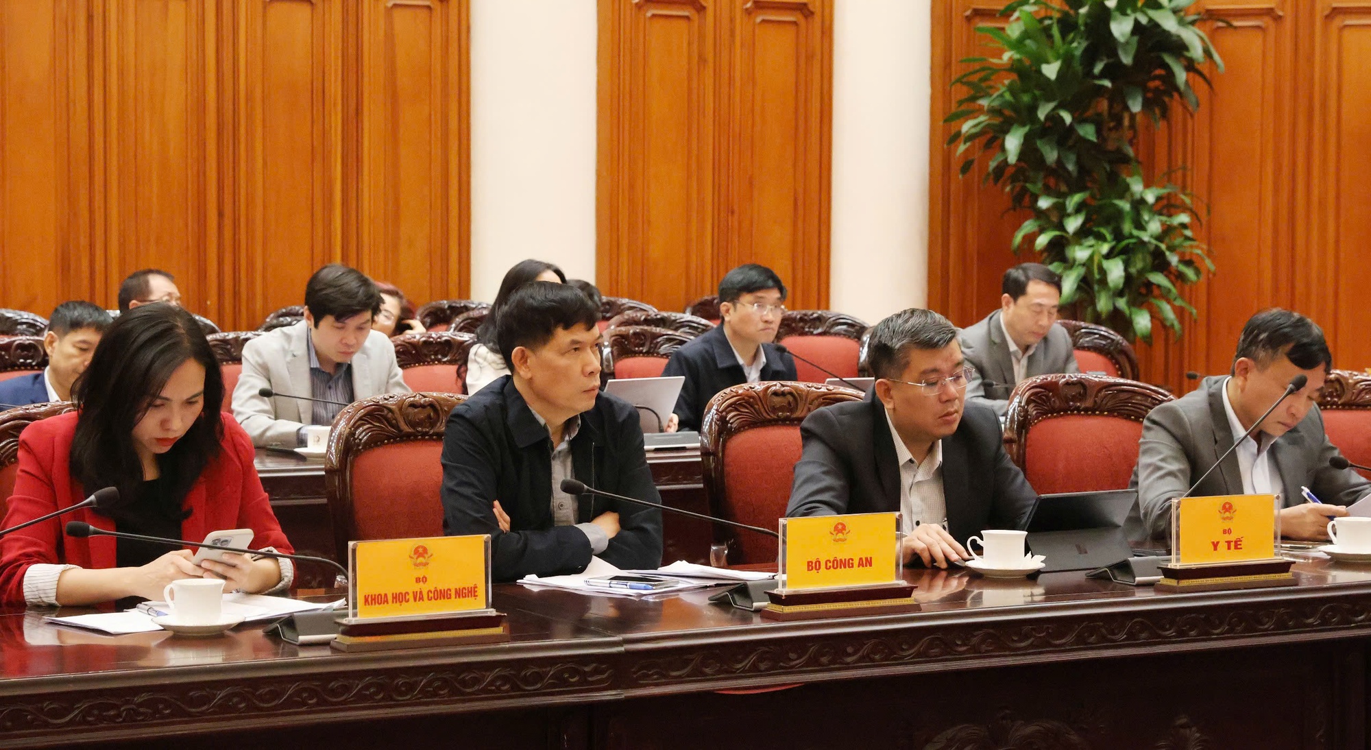 Phó Thủ tướng Hồ Quốc Dũng: Đẩy nhanh tiến độ về đổi mới xây dựng và thi hành pháp luật- Ảnh 4.