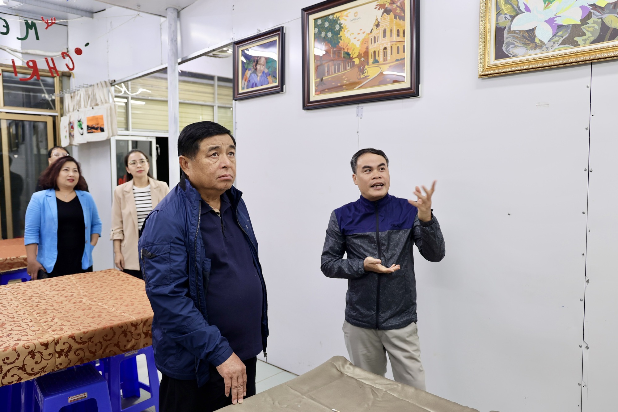 Phó Thủ tướng Nguyễn Chí Dũng thăm, tặng quà người khuyết tật- Ảnh 7.