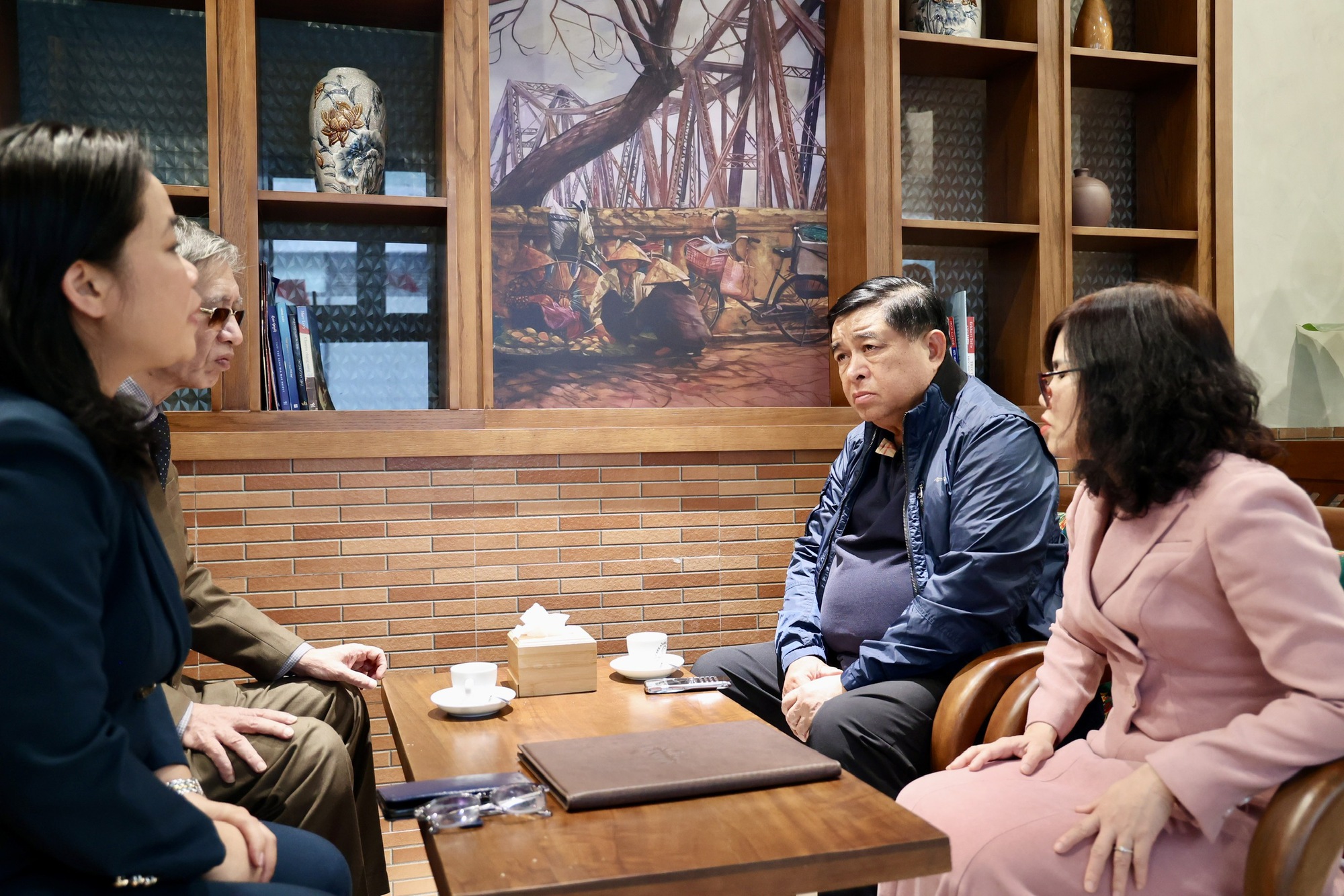 Phó Thủ tướng Nguyễn Chí Dũng thăm, tặng quà người khuyết tật- Ảnh 2. Phó Thủ tướng Nguyễn Chí Dũng thăm, tặng quà người khuyết tật- Ảnh 2.