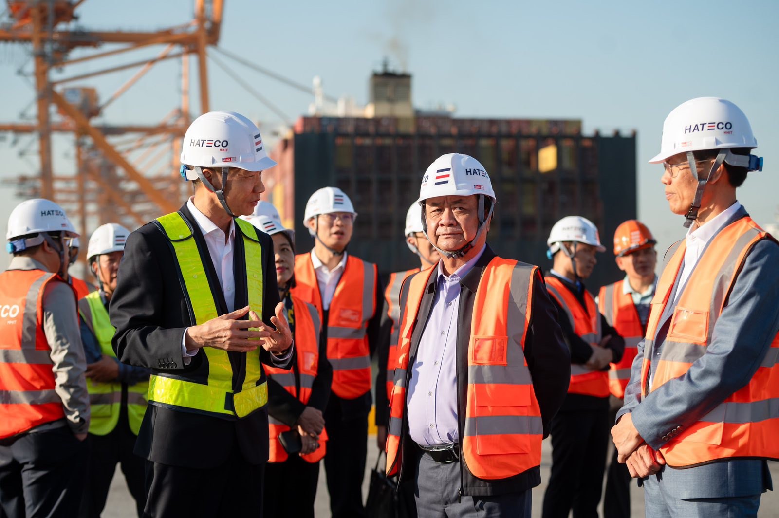 Phó Chủ tịch Quốc hội Lê Minh Hoan thăm mô hình cảng biển 'xanh, thông minh' tại Hải Phòng- Ảnh 1.