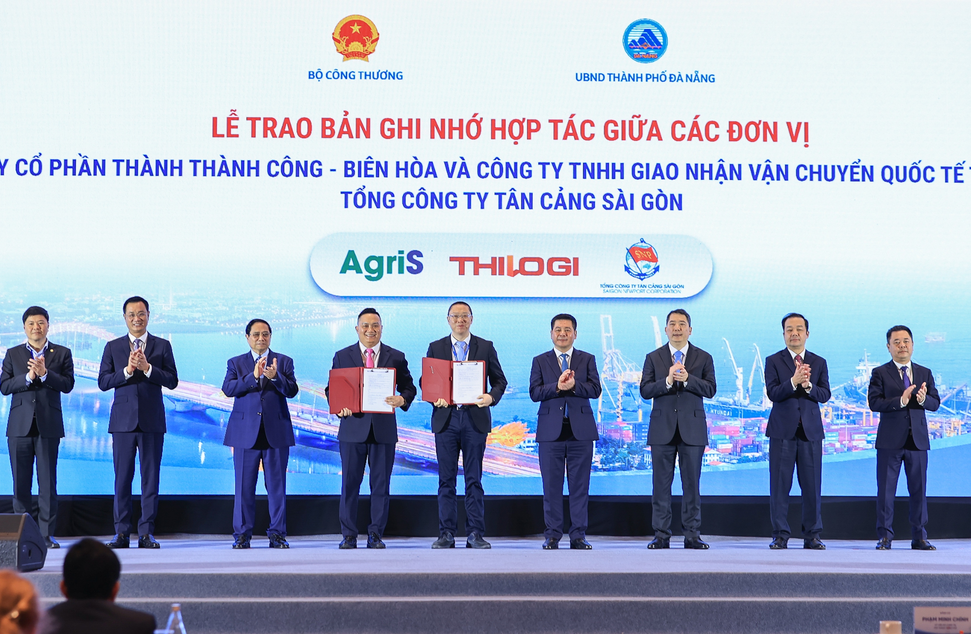 Thủ tướng: Đưa Việt Nam trở thành trung tâm dịch vụ logistics hàng đầu Đông Nam Á, châu Á và thế giới- Ảnh 7. Thủ tướng: Đưa Việt Nam trở thành trung tâm dịch vụ logistics hàng đầu Đông Nam Á, châu Á và thế giới- Ảnh 7.