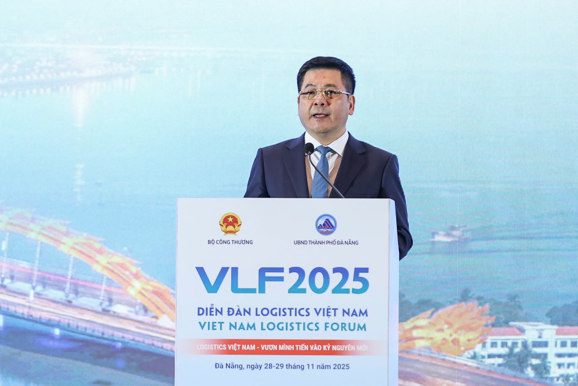 Hoàn thiện thể chế, thu hút đầu tư để nâng tầm ngành logistics Việt Nam- Ảnh 1. Hoàn thiện thể chế, thu hút đầu tư để nâng tầm ngành logistics Việt Nam- Ảnh 1.