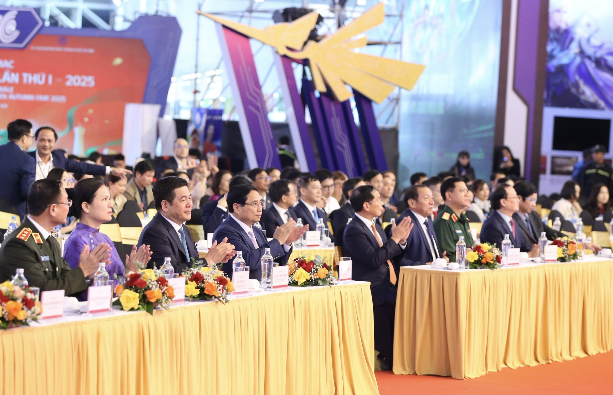 Thủ tướng: Tổ chức chuỗi sự kiện xúc tiến thương mại - đầu tư - văn hóa quốc gia, mang tầm vóc quốc tế- Ảnh 3.