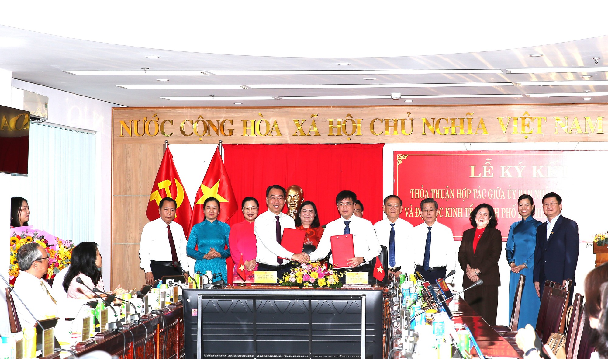 Vĩnh Long 'bắt tay' Đại học Kinh tế TPHCM: Hợp lực tri thức, mở hướng phát triển vùng- Ảnh 2.