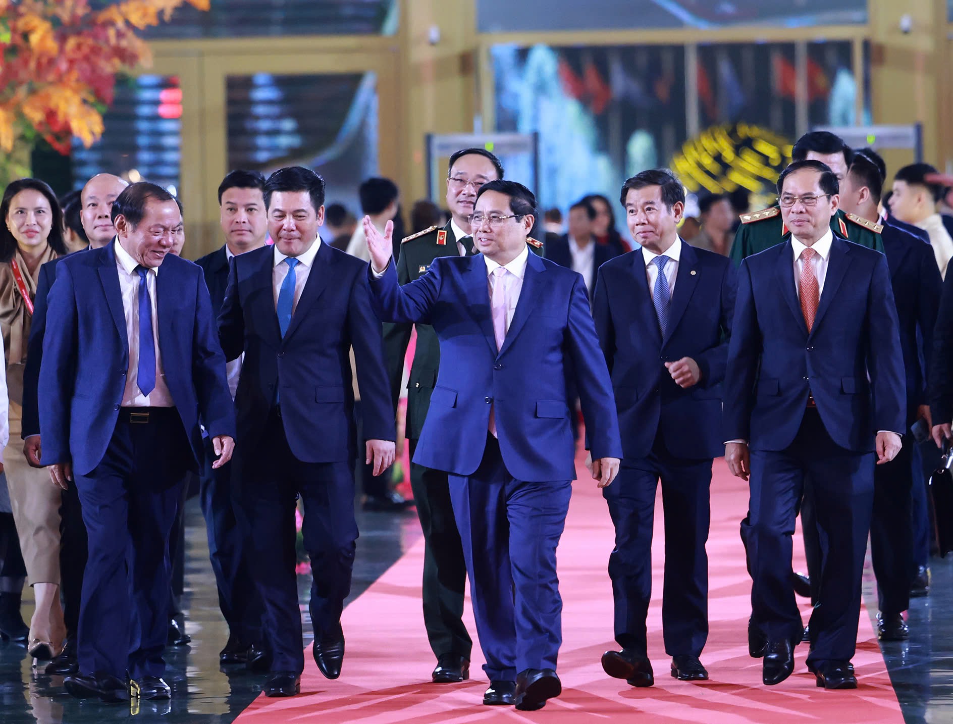 Thủ tướng: Tổ chức chuỗi sự kiện xúc tiến thương mại - đầu tư - văn hóa quốc gia, mang tầm vóc quốc tế- Ảnh 1.