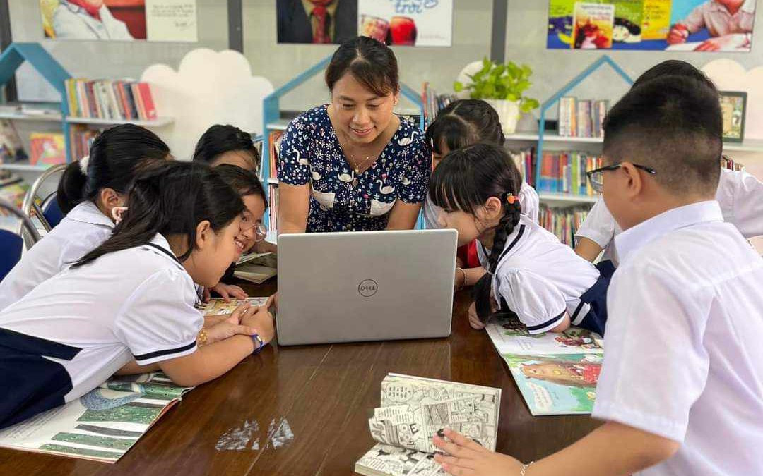 Chế độ đối với viên chức thiết bị trường học kiêm nhiệm thư viện