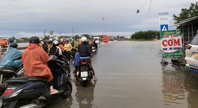 Quốc lộ, đường Hồ Chí Minh qua Đà Nẵng, Huế tiếp tục sạt lở, nhiều khu vực ngập sâu- Ảnh 5.