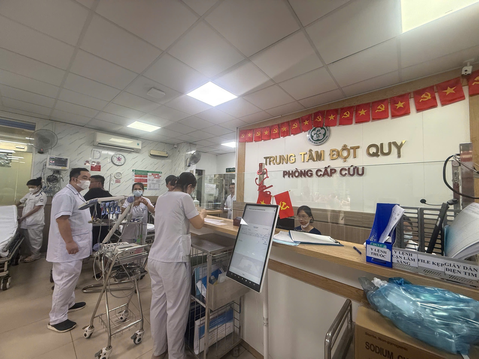 Phát triển mạng lưới cấp cứu đột quỵ tại tuyến tỉnh và khu vực- Ảnh 3. Phát triển mạng lưới cấp cứu đột quỵ tại tuyến tỉnh và khu vực- Ảnh 3.