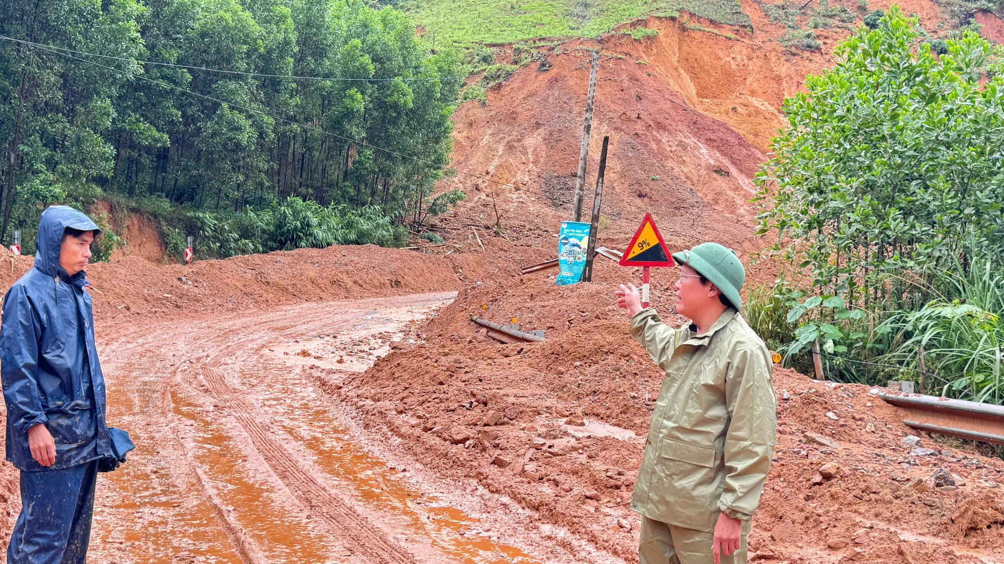 Nỗ lực thông đường Hồ Chí Minh qua Huế, Đà Nẵng trong thời gian sớm nhất- Ảnh 3. Nỗ lực thông đường Hồ Chí Minh qua Huế, Đà Nẵng trong thời gian sớm nhất- Ảnh 3.