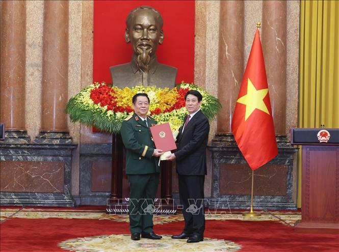 Trao quyết định bổ nhiệm Chủ nhiệm Tổng cục Chính trị và thăng quân hàm Đại tướng, Thượng tướng- Ảnh 1. Trao quyết định bổ nhiệm Chủ nhiệm Tổng cục Chính trị và thăng quân hàm Đại tướng, Thượng tướng- Ảnh 1.