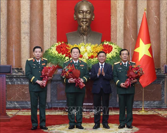 Trao quyết định bổ nhiệm Chủ nhiệm Tổng cục Chính trị và thăng quân hàm Đại tướng, Thượng tướng- Ảnh 3. Trao quyết định bổ nhiệm Chủ nhiệm Tổng cục Chính trị và thăng quân hàm Đại tướng, Thượng tướng- Ảnh 3.