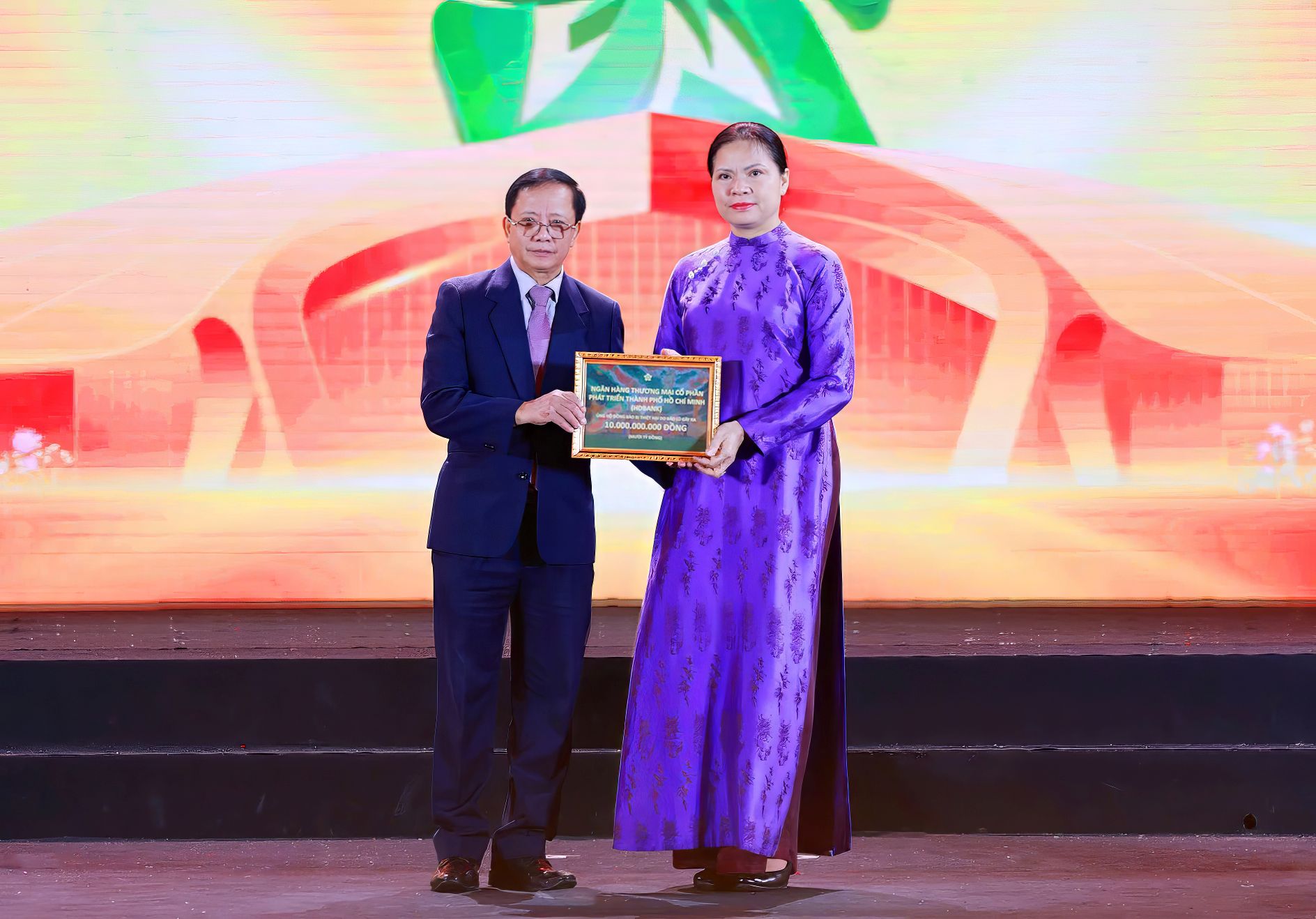 HDBank chung tay cùng Chính phủ hỗ trợ đồng bào vùng bão lũ- Ảnh 1. HDBank chung tay cùng Chính phủ hỗ trợ đồng bào vùng bão lũ- Ảnh 1.