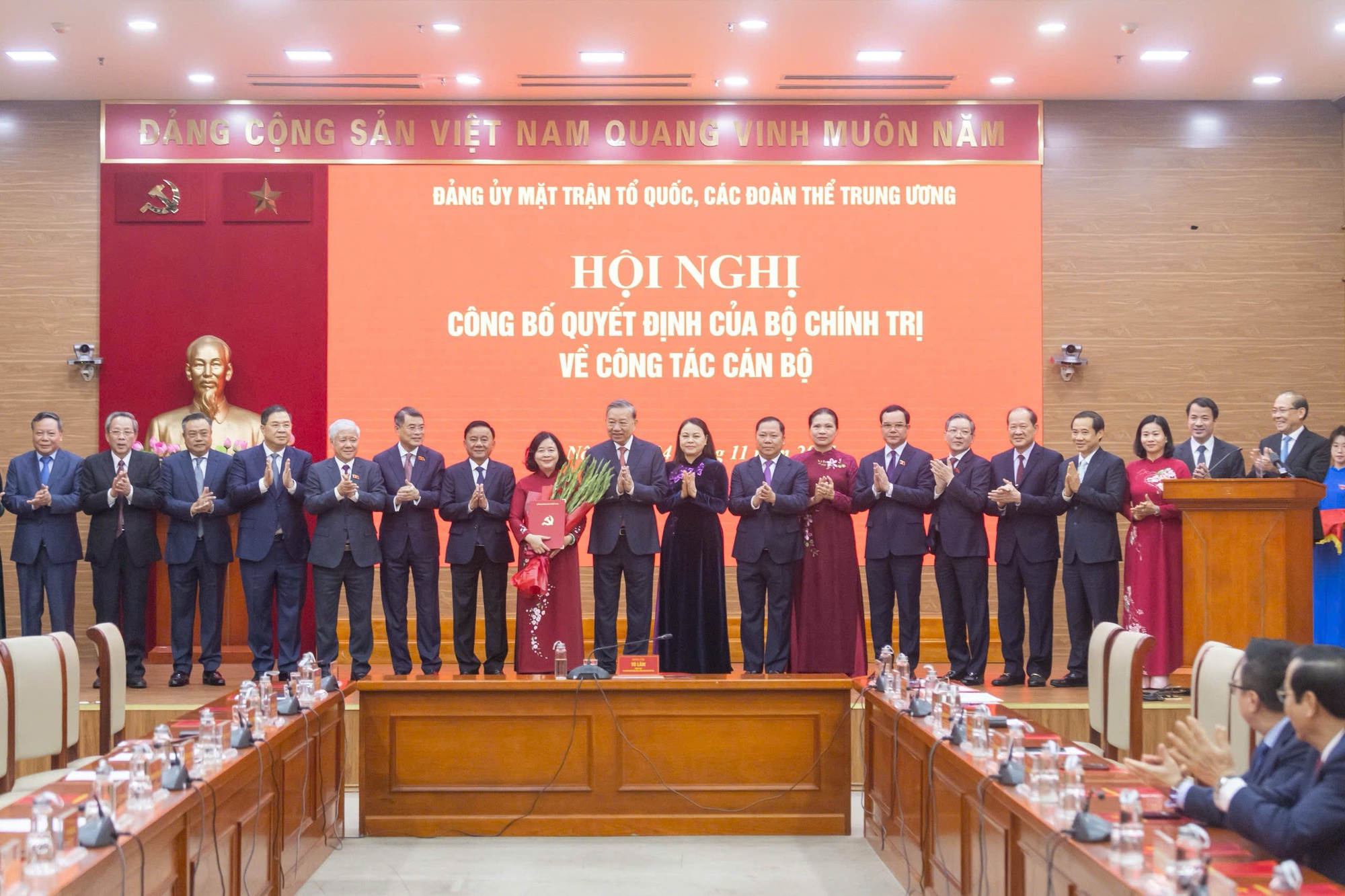 Đồng chí Bùi Thị Minh Hoài giữ chức Bí thư Đảng ủy Mặt trận Tổ quốc, các đoàn thể Trung ương- Ảnh 3. Đồng chí Bùi Thị Minh Hoài giữ chức Bí thư Đảng ủy Mặt trận Tổ quốc, các đoàn thể Trung ương- Ảnh 3.